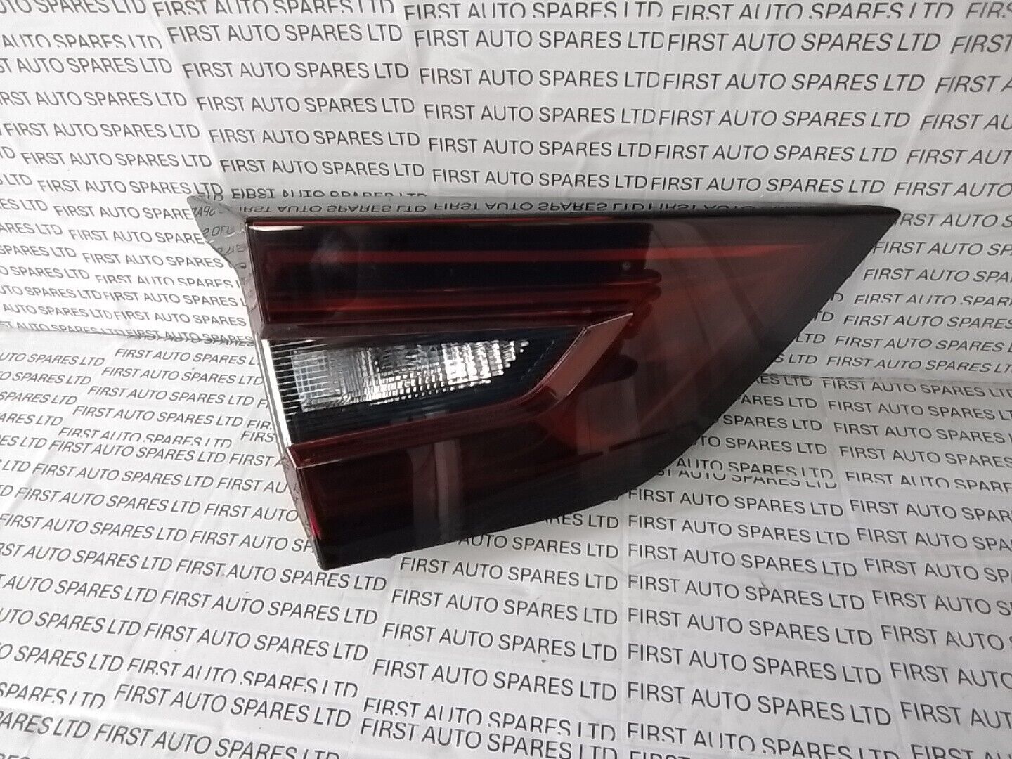 2024 NISSAN JUKE F16 REAR LIGHT ON TAILGATE PASSENGER SIDE LEFT 26555-6PA0A