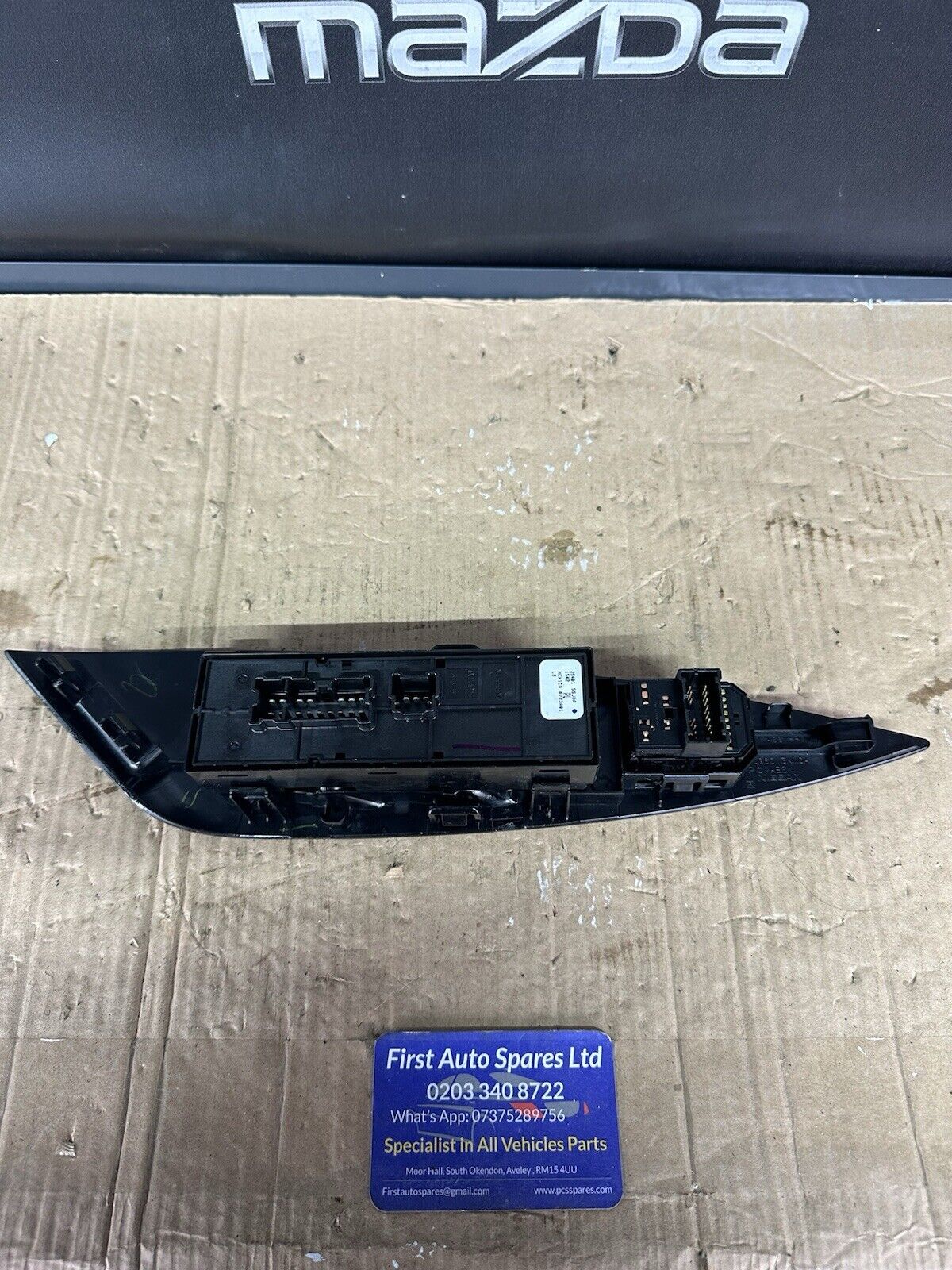 NISSAN LEAF MK2 2018-2024 DRIVERS DOOR WINDOW SWITCH 254015SJ0A