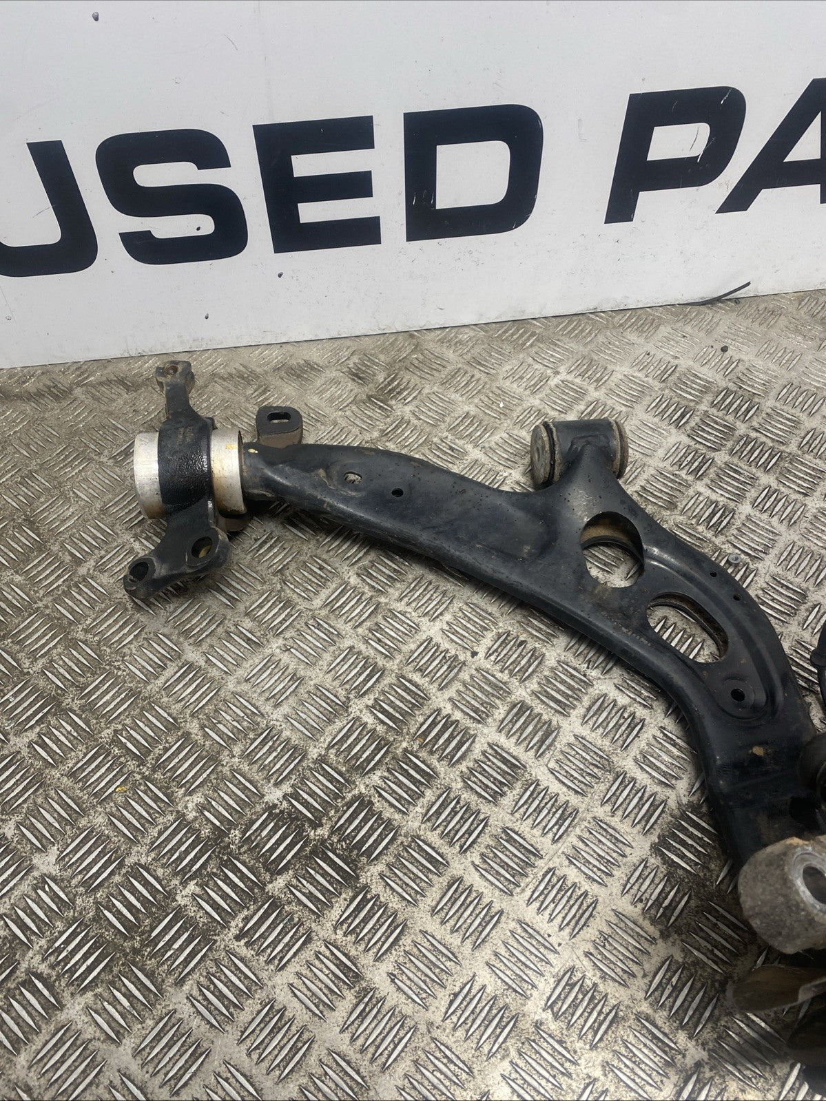 BMW 1 2 SERIES F40 F45 F46SHOCK ABSORBER & WISHBONE FRONT PASSENGER SIDE 687446
