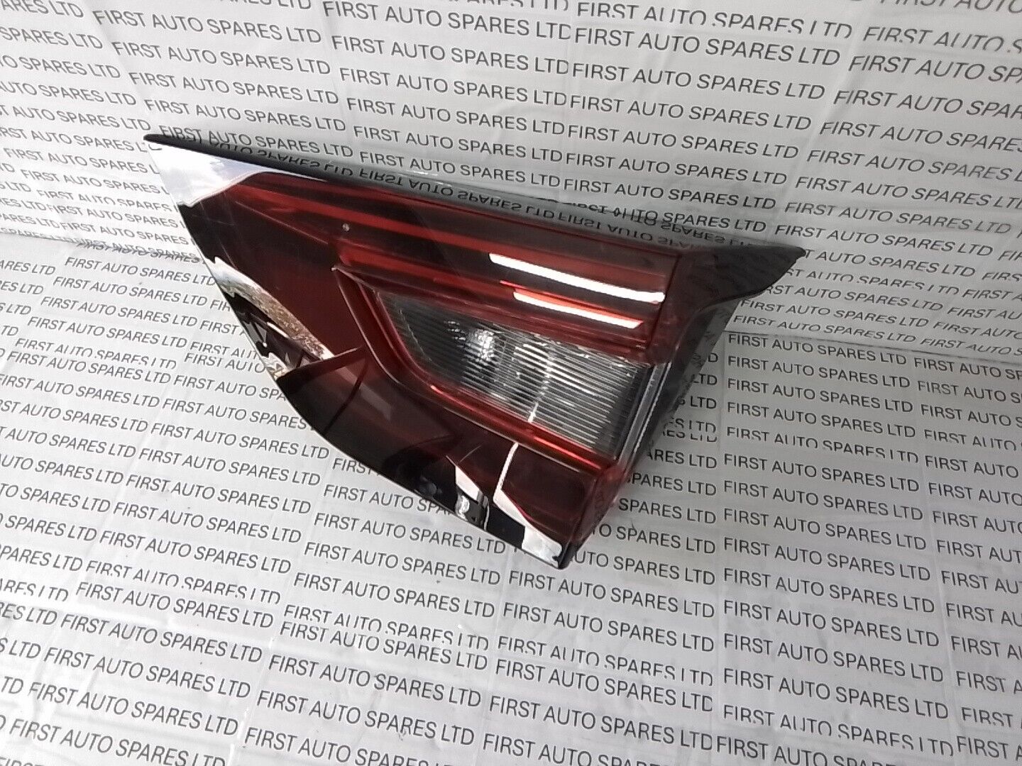 2024 NISSAN JUKE F16 REAR LIGHT ON TAILGATE DRIVERS SIDE RIGHT  26555-6PA0A