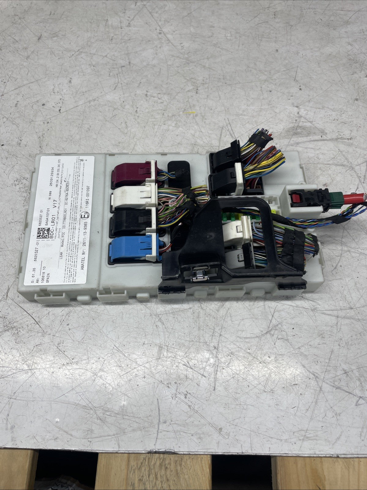 BMW X5 13-18 2.0 Petrol Body Domain Controller Fuse Box 6825527 365207