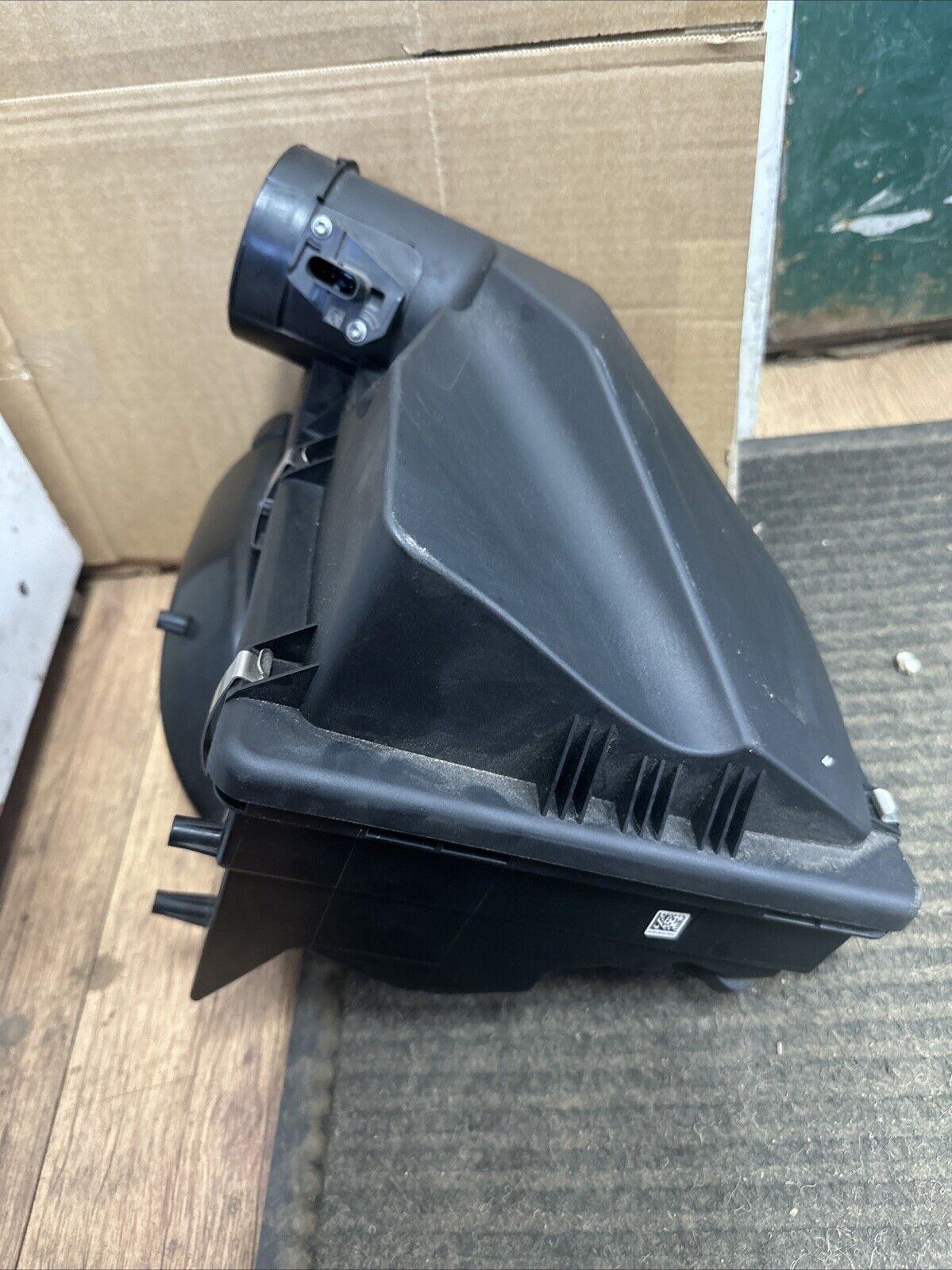 BMW 3 SERIES G20 INTAKE SILENCER AIR INTAKE BOX 18026310