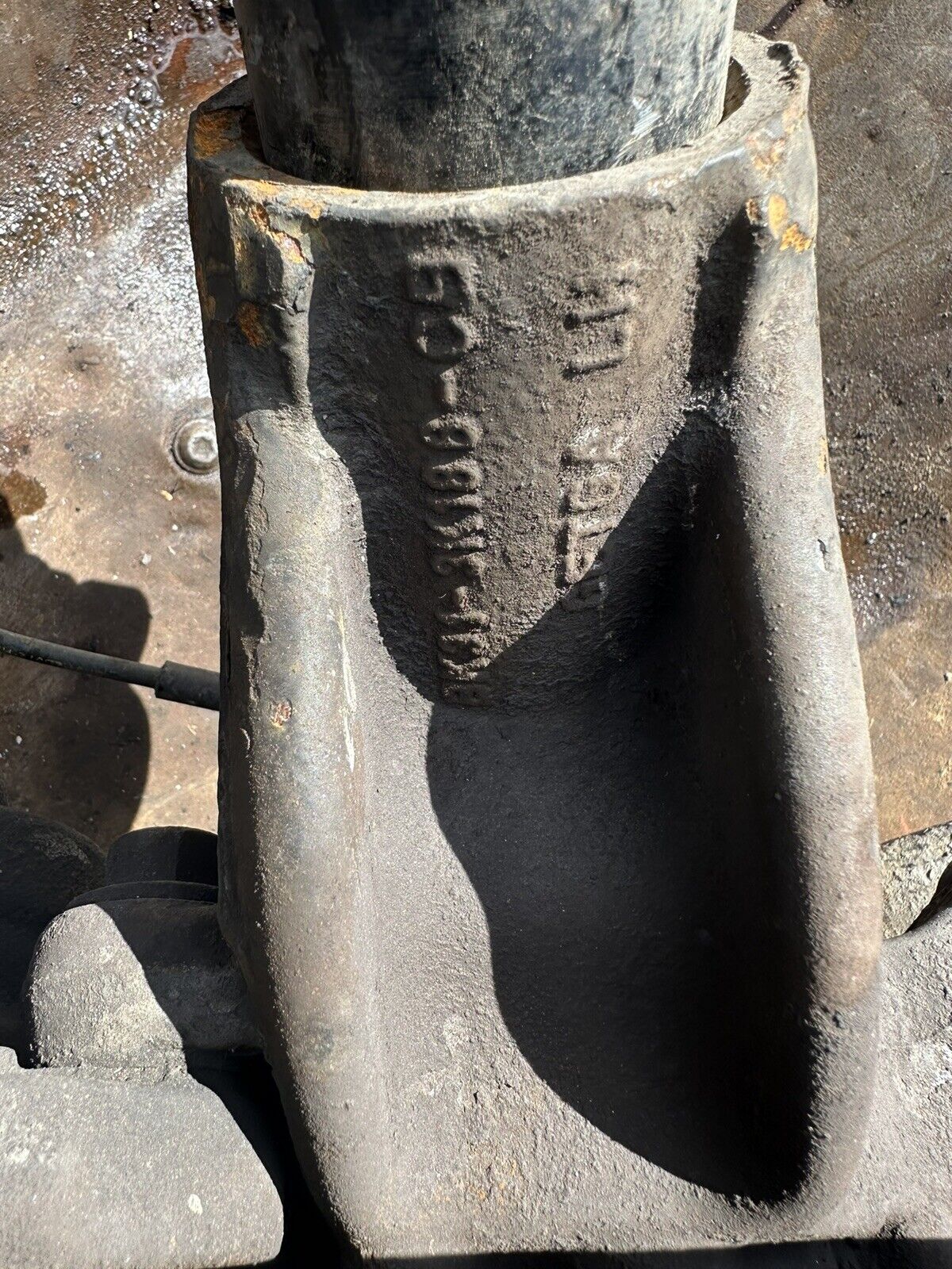 FORD TRANSIT MK8 2.2 DIESEL TRUCK FRONT SUSPENSION LEG LEFT PASSENGER SIDE