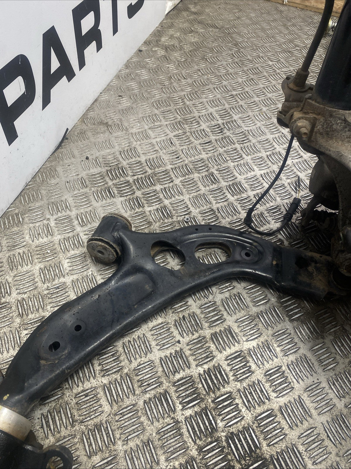 BMW 1 2 SERIES F40 F45 F46SHOCK ABSORBER & WISHBONE FRONT PASSENGER SIDE 687446