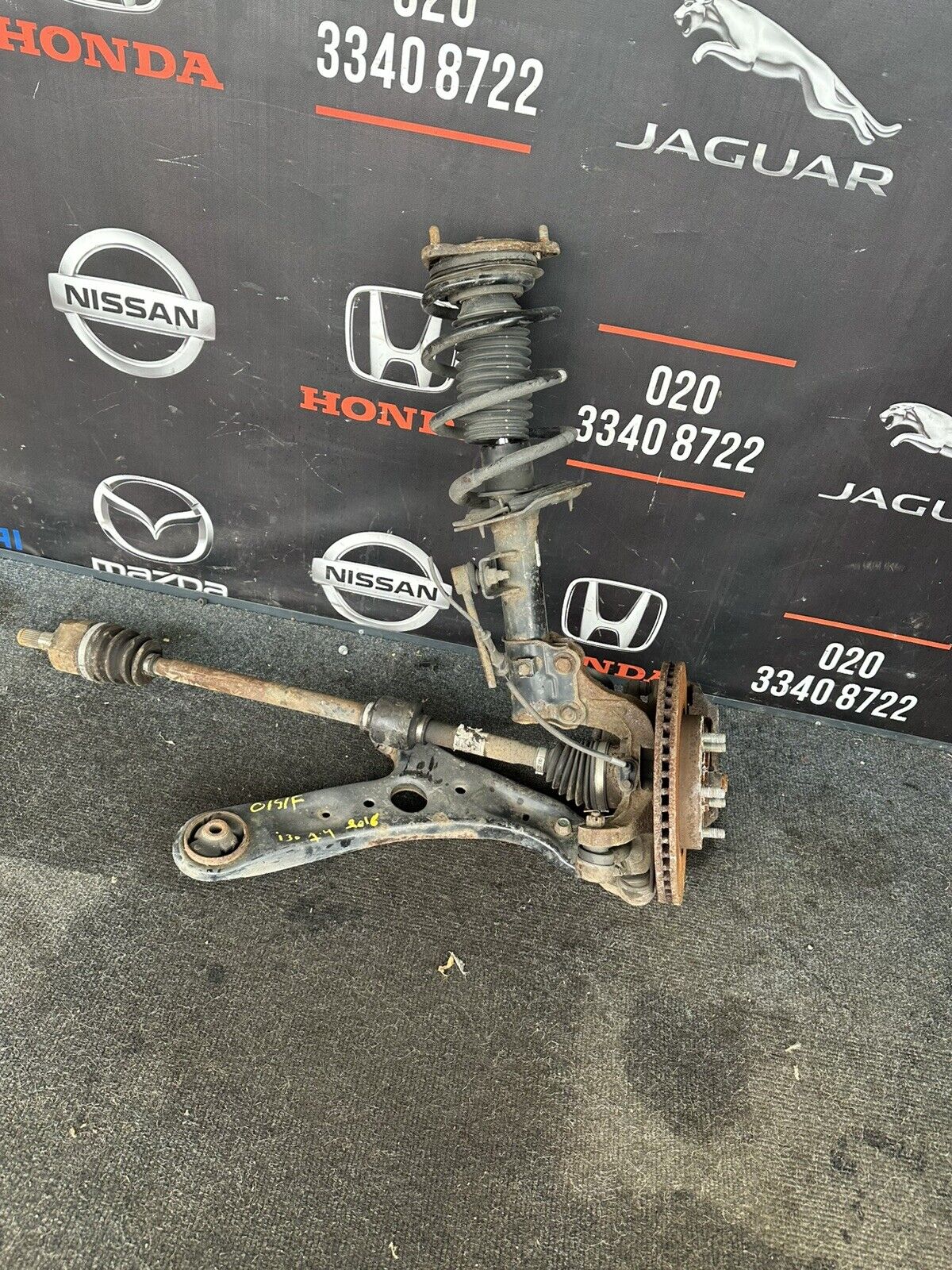 Hyundai i30 MK2 Petrol 1.4 Drivers Side Front Complete Suspension leg