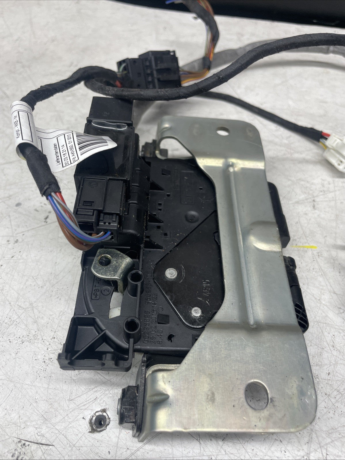 BMW X5 XDRIVE30D M SPORT AUTO F15 TAILGATE BOOT LOCK MECHANISM 163672-10