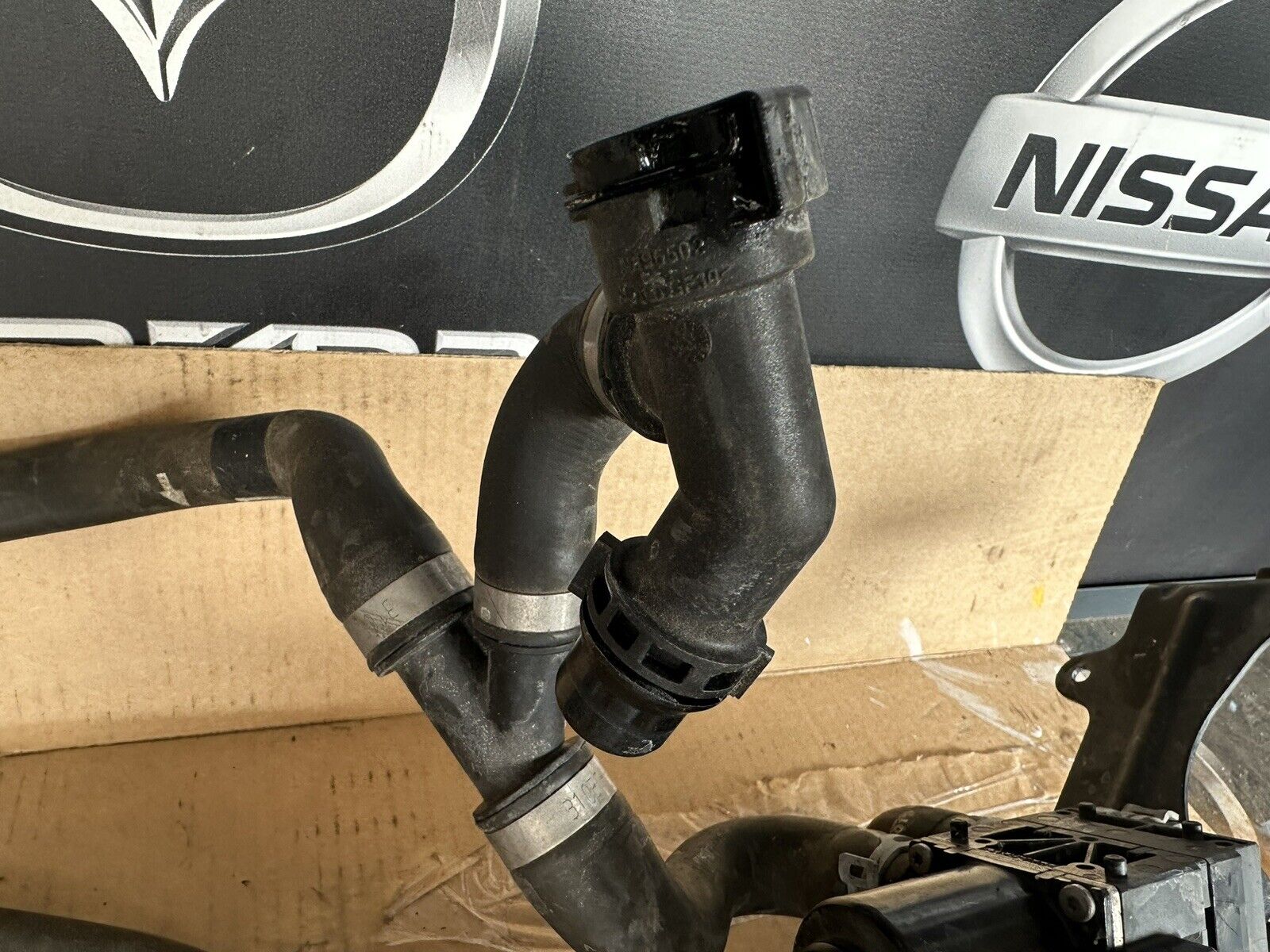 BMW SERIE G20 330E Cooling Changeover Valve Part No 9015220 G With Hoses Pipes