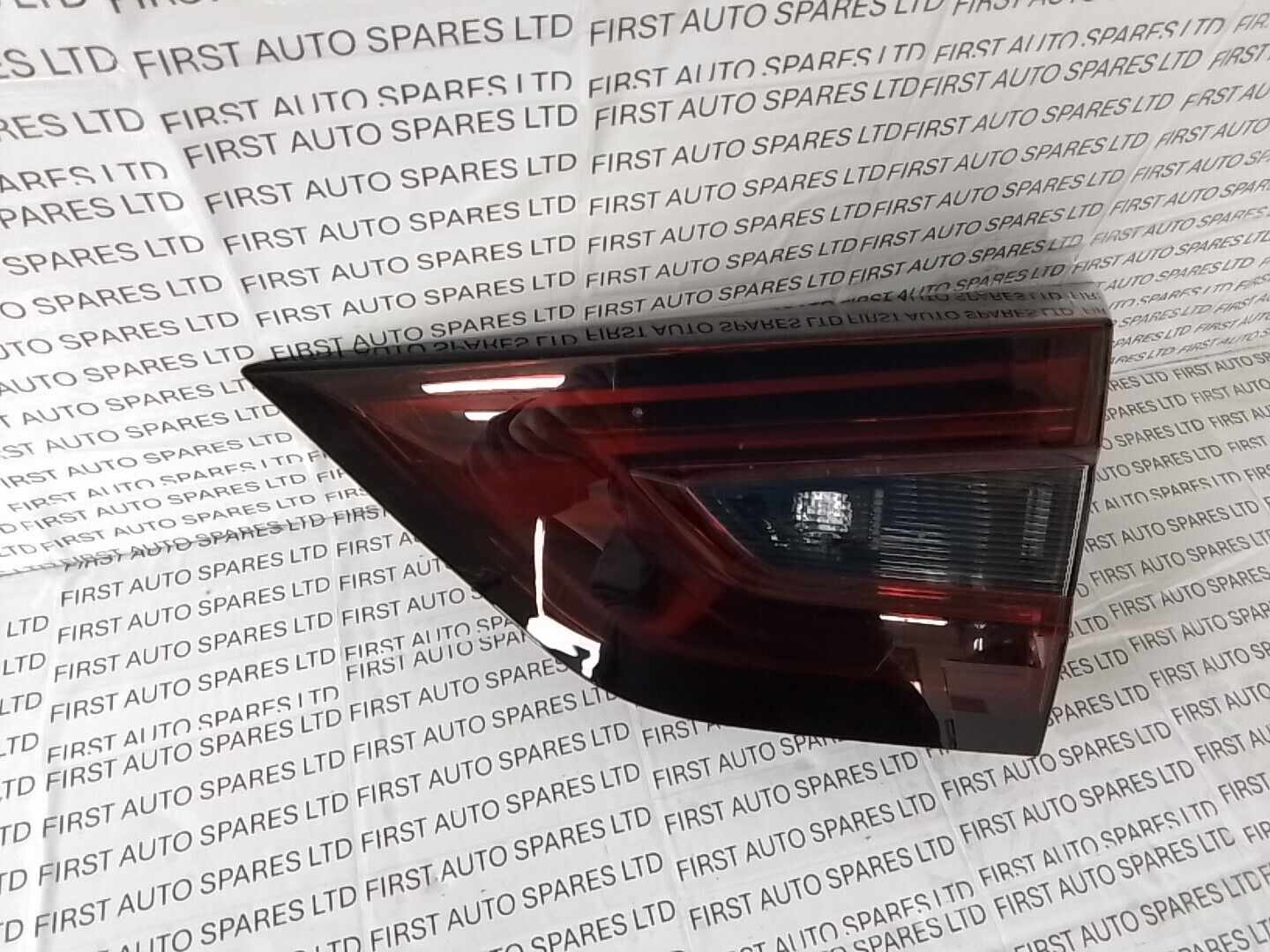 2024 NISSAN JUKE F16 REAR LIGHT ON TAILGATE DRIVERS SIDE RIGHT  26555-6PA0A