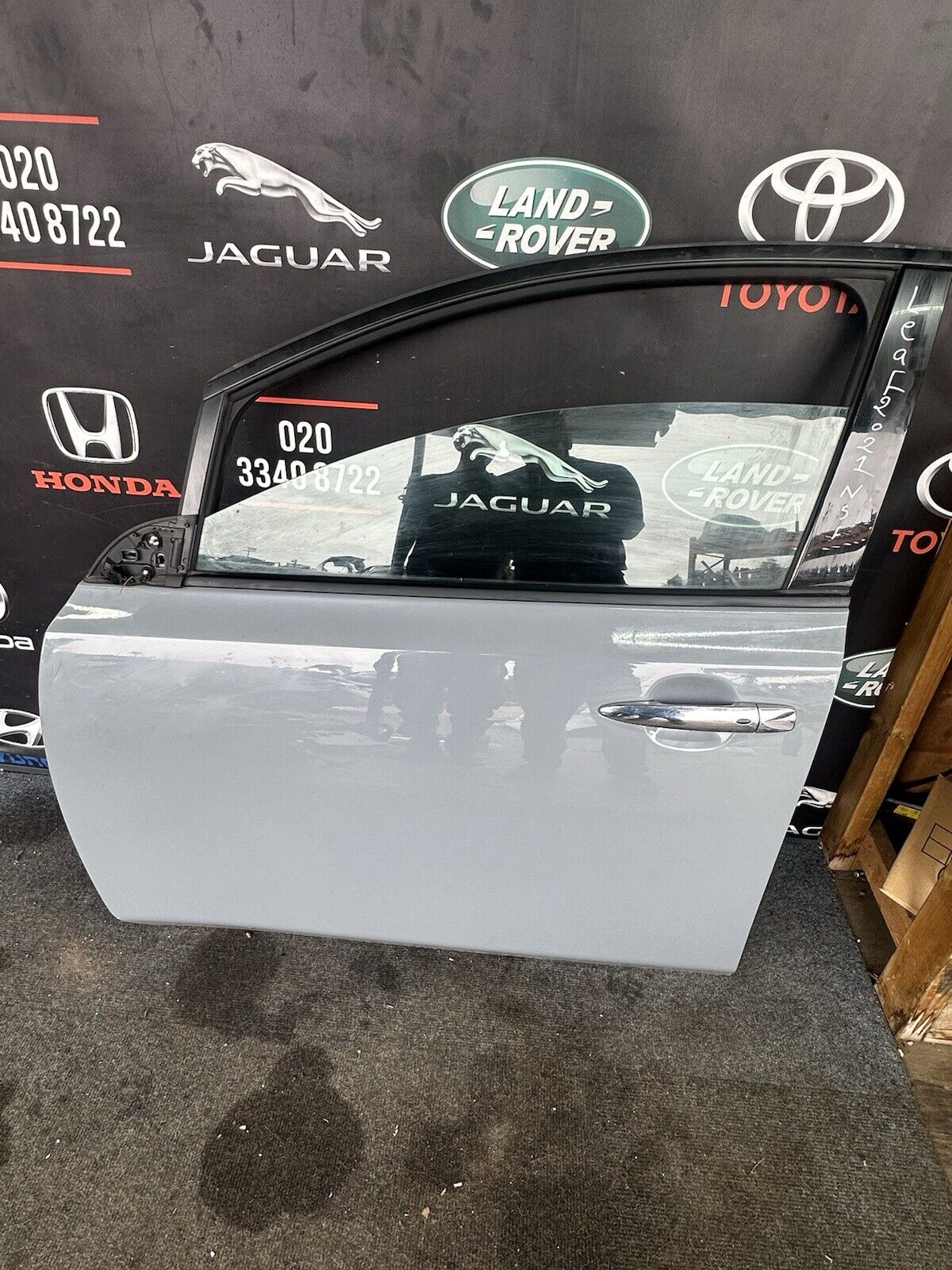 2021 NISSAN LEAF Lift Front Door