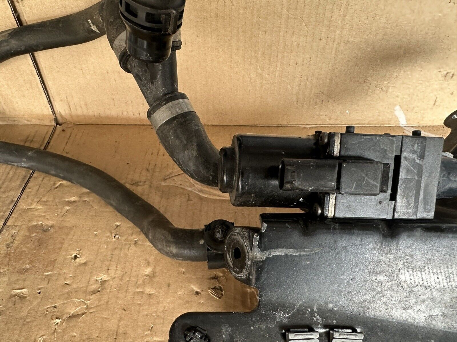 BMW SERIE G20 330E Cooling Changeover Valve Part No 9015220 G With Hoses Pipes