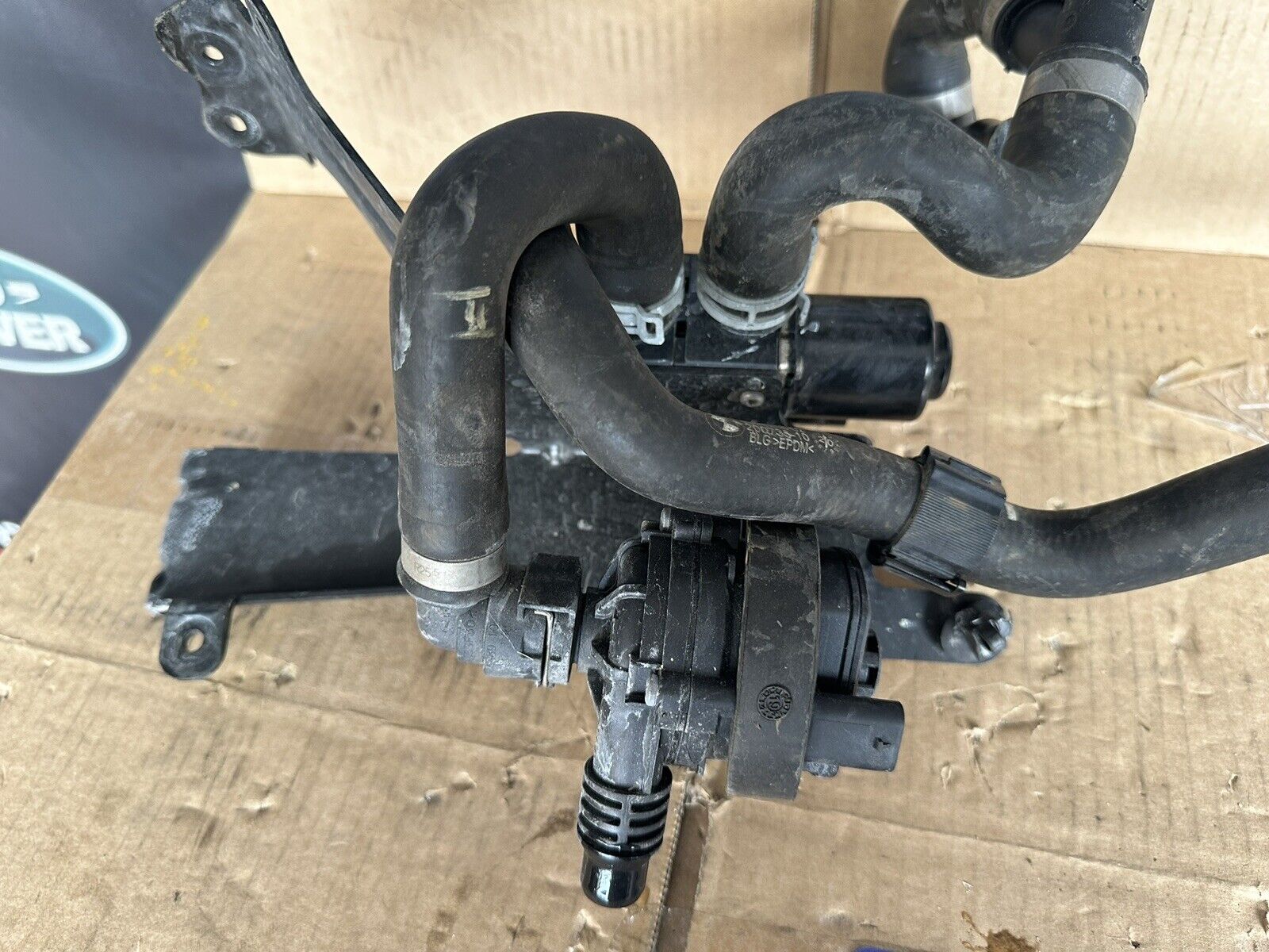 BMW SERIE G20 330E Cooling Changeover Valve Part No 9015220 G With Hoses Pipes