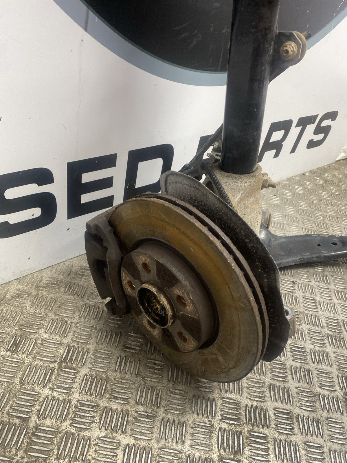BMW 1 2 Series F40 F45 F46 FRONT RIGHT SUSPENSION LEG WHEEL HUB & WISHBONE