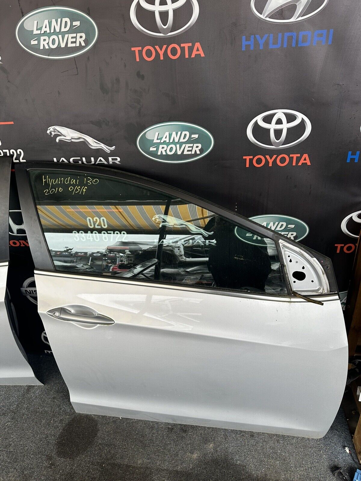 HYUNDAI I30 2016 O/S FRONT DOOR SILVER