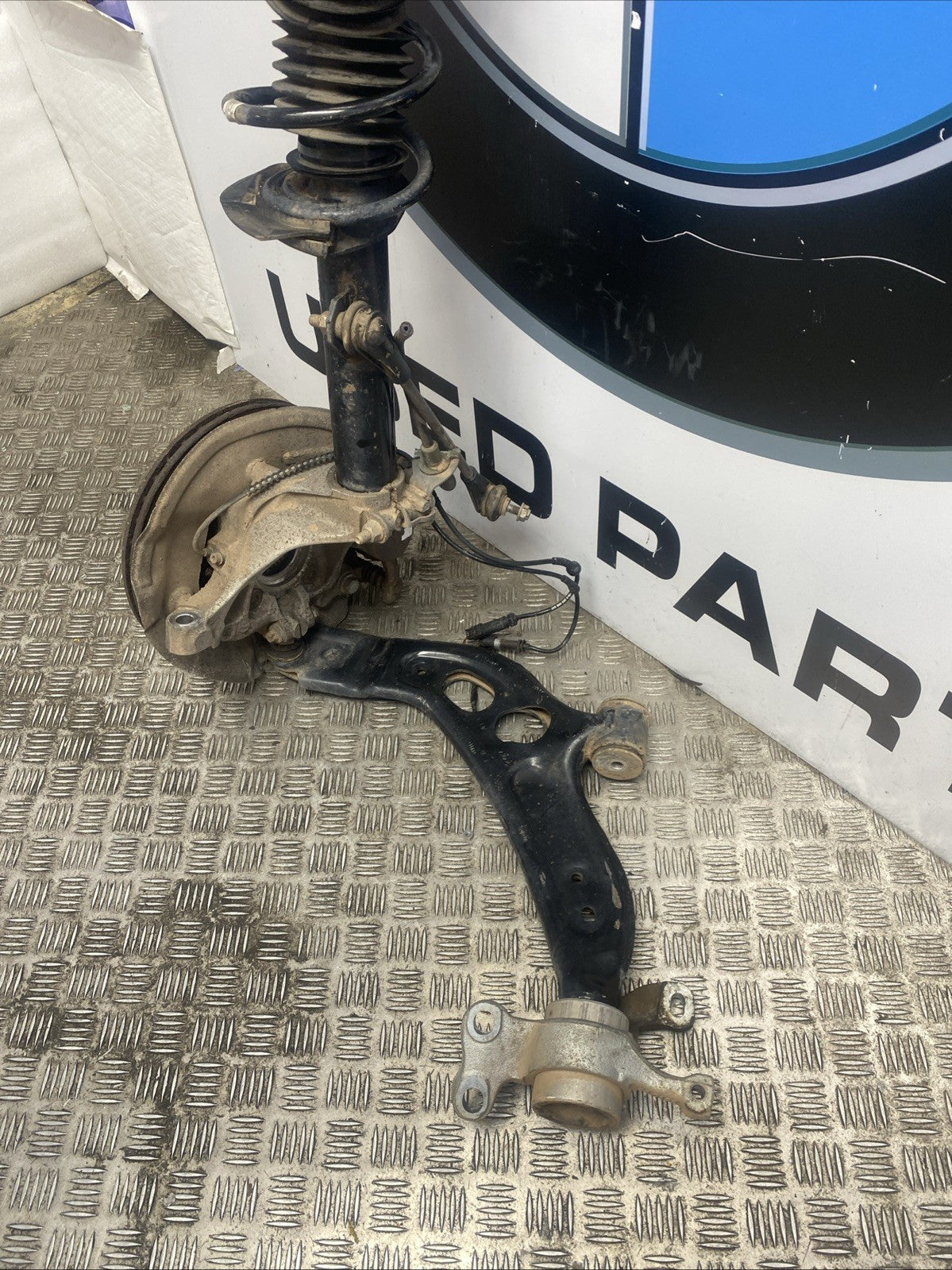 BMW 1 2 Series F40 F45 F46 FRONT RIGHT SUSPENSION LEG WHEEL HUB & WISHBONE