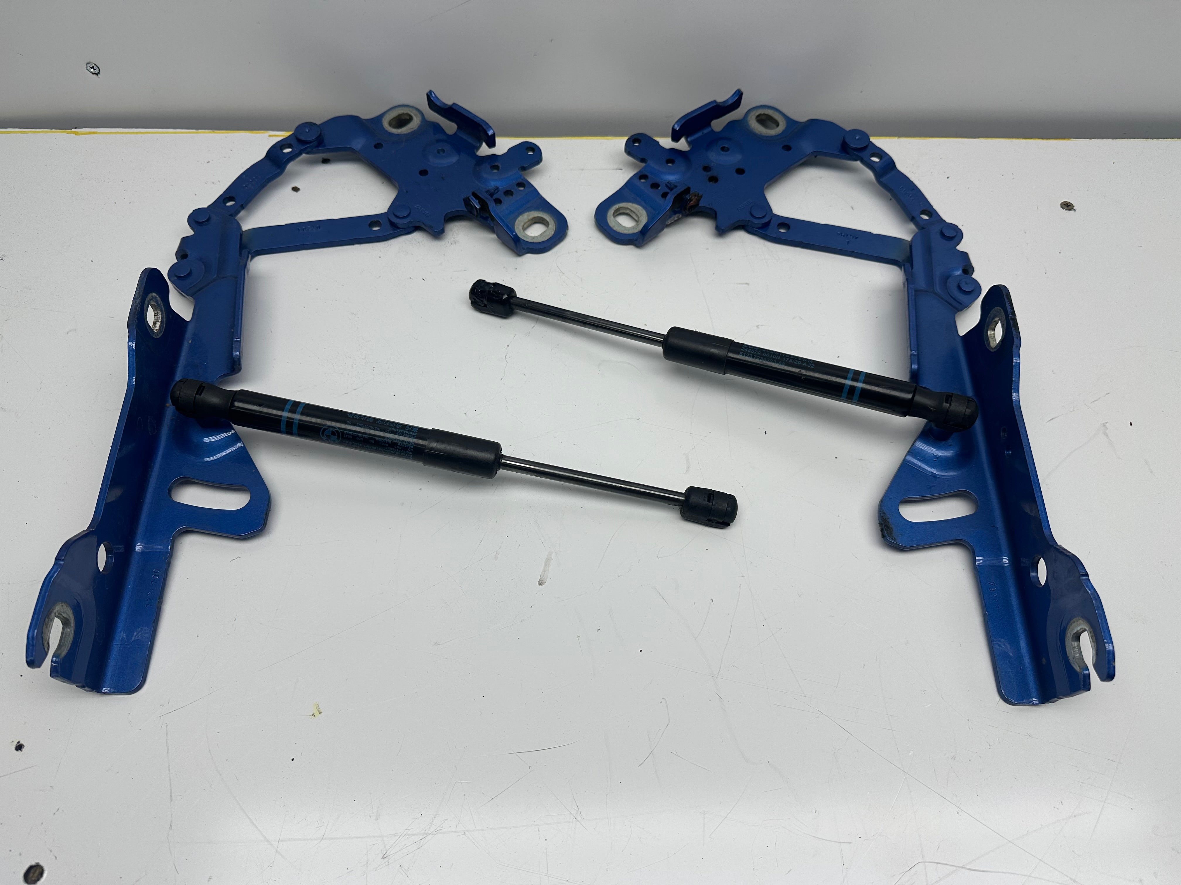 BMW 1, 2, 3 & 4 Series Bonnet Hinges Pair (7335700) (7336699) (139896 10)