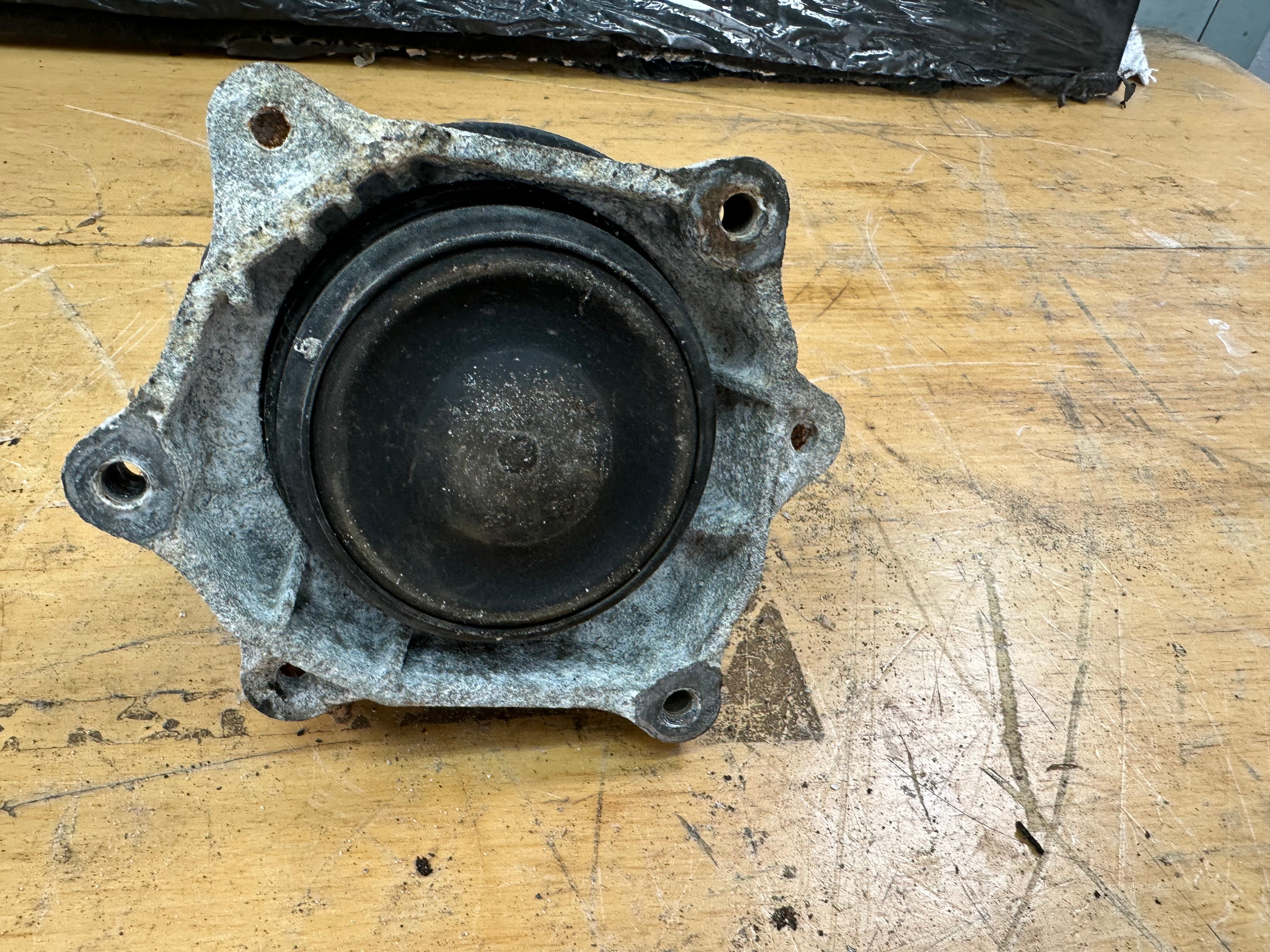 BMW 1, 3, 4 Series Right Side Engine Mount (6859412-01)