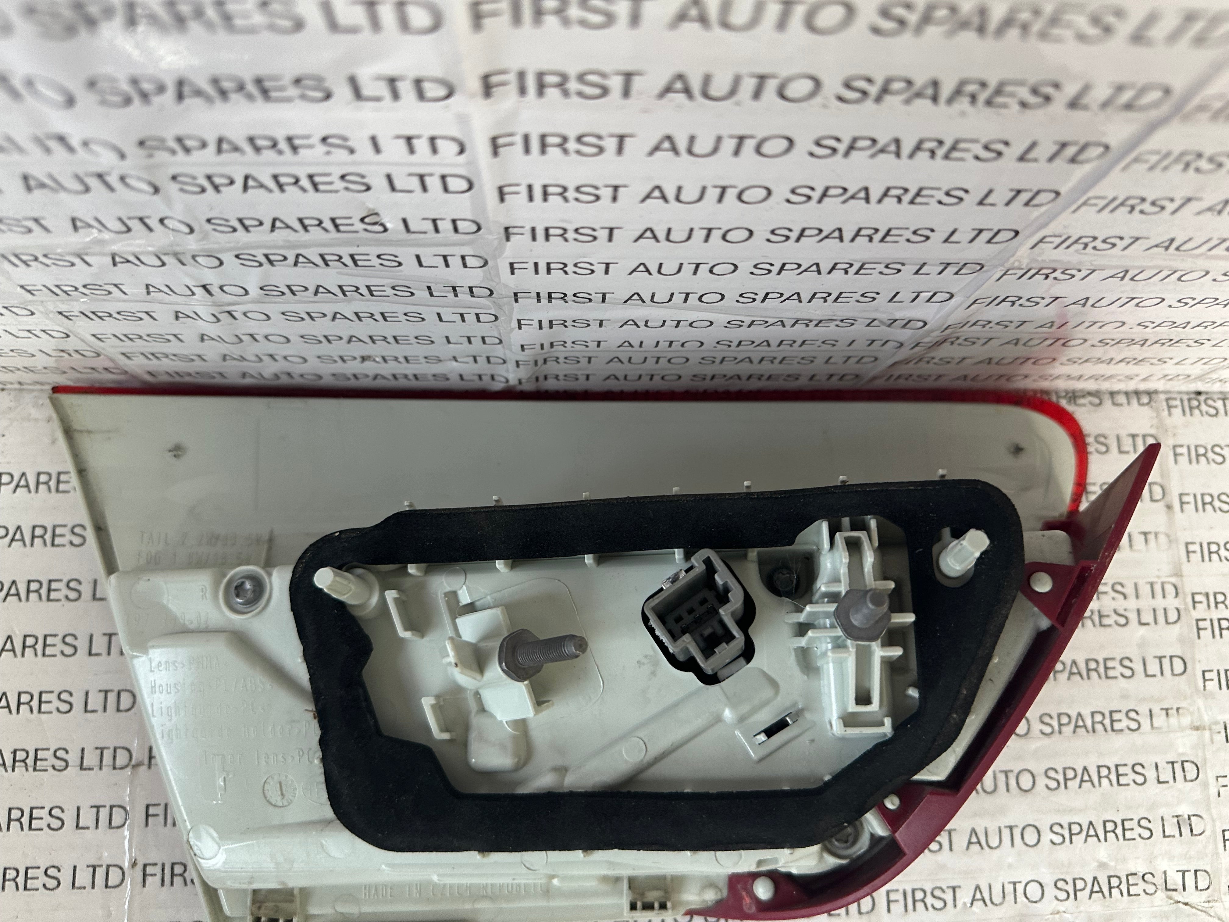 Jaguar XE 2018 Right Rear Tail Light (197 339-02)