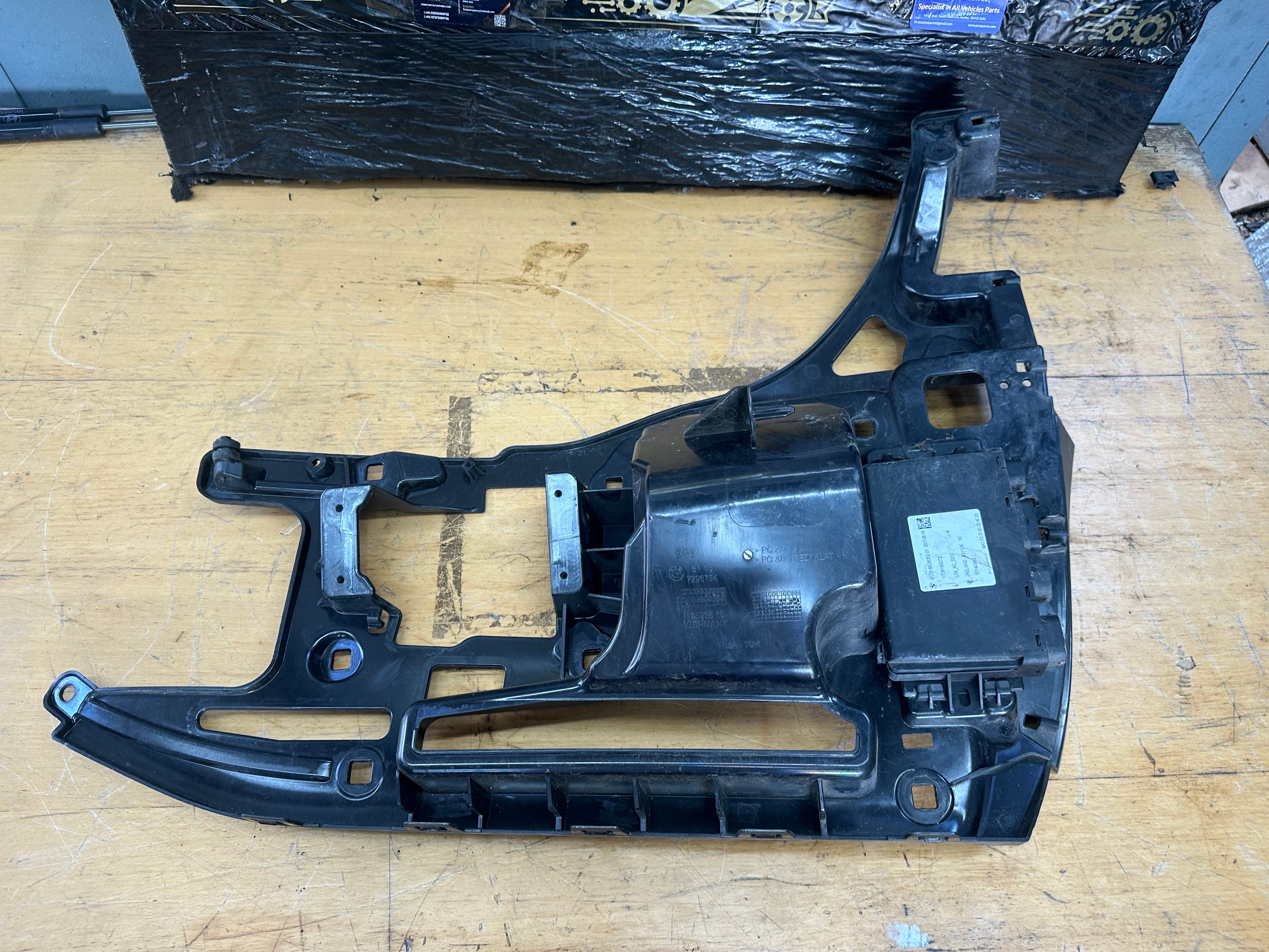 BMW i3 Panel Bracket Rear Right Support Panel Mounting (7296754)