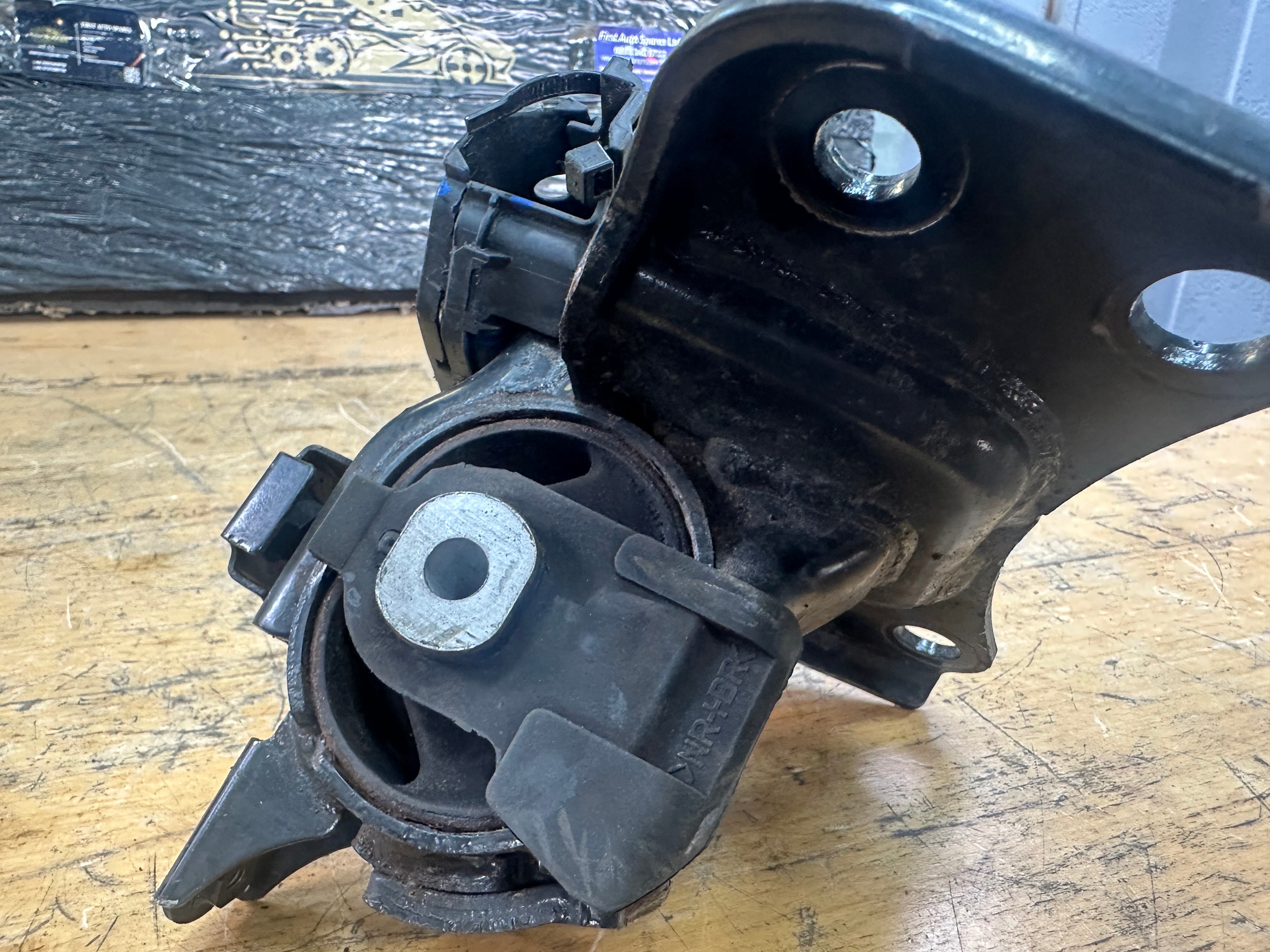 Toyota Auris 2014 Engine Mounting Left Front Hybrid Engine Mount