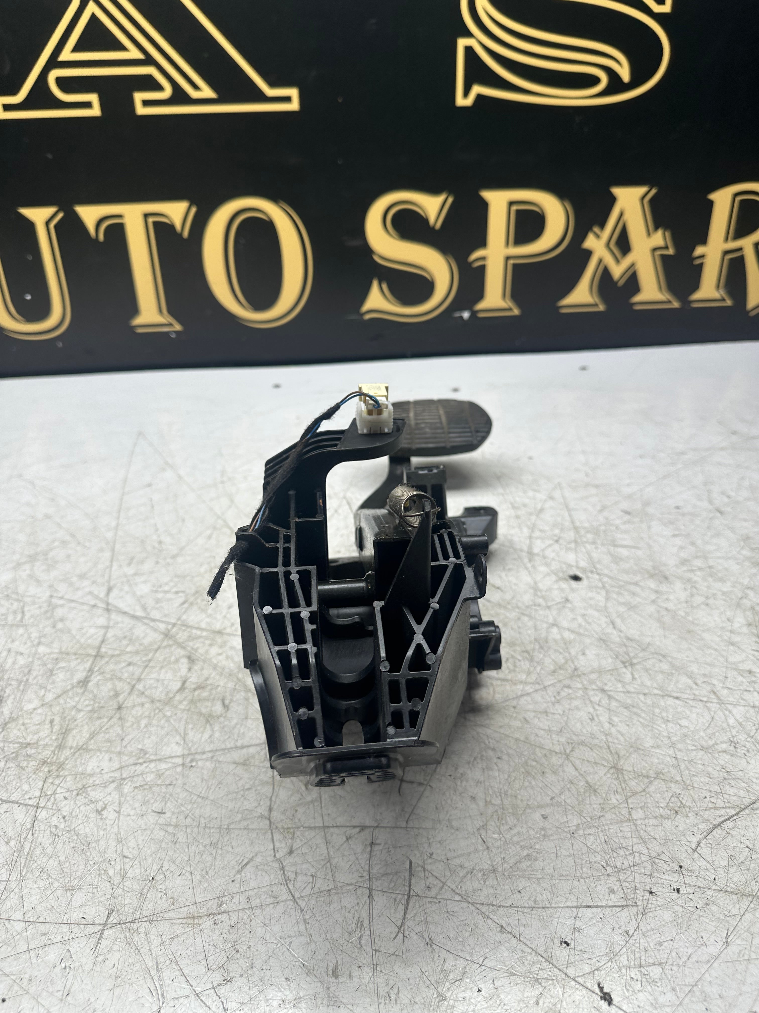 BMW X1 / 2 Series F45 F46 F48 Brake Pedal 6856600 / 6860677 – 2014–2022