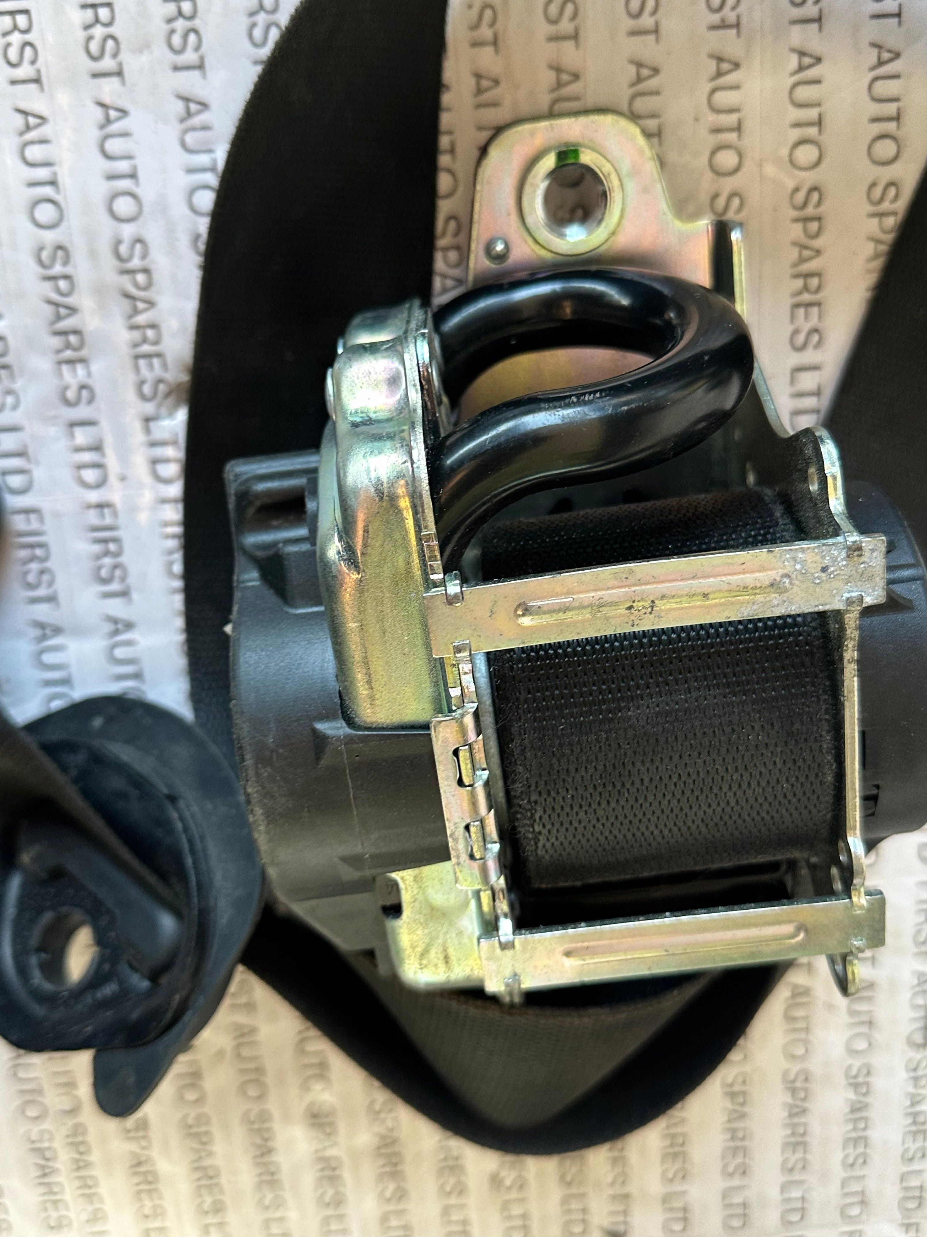 Mercedes W205 2017-On Front Left Seat Belt (8.5L-0000) - C-Class