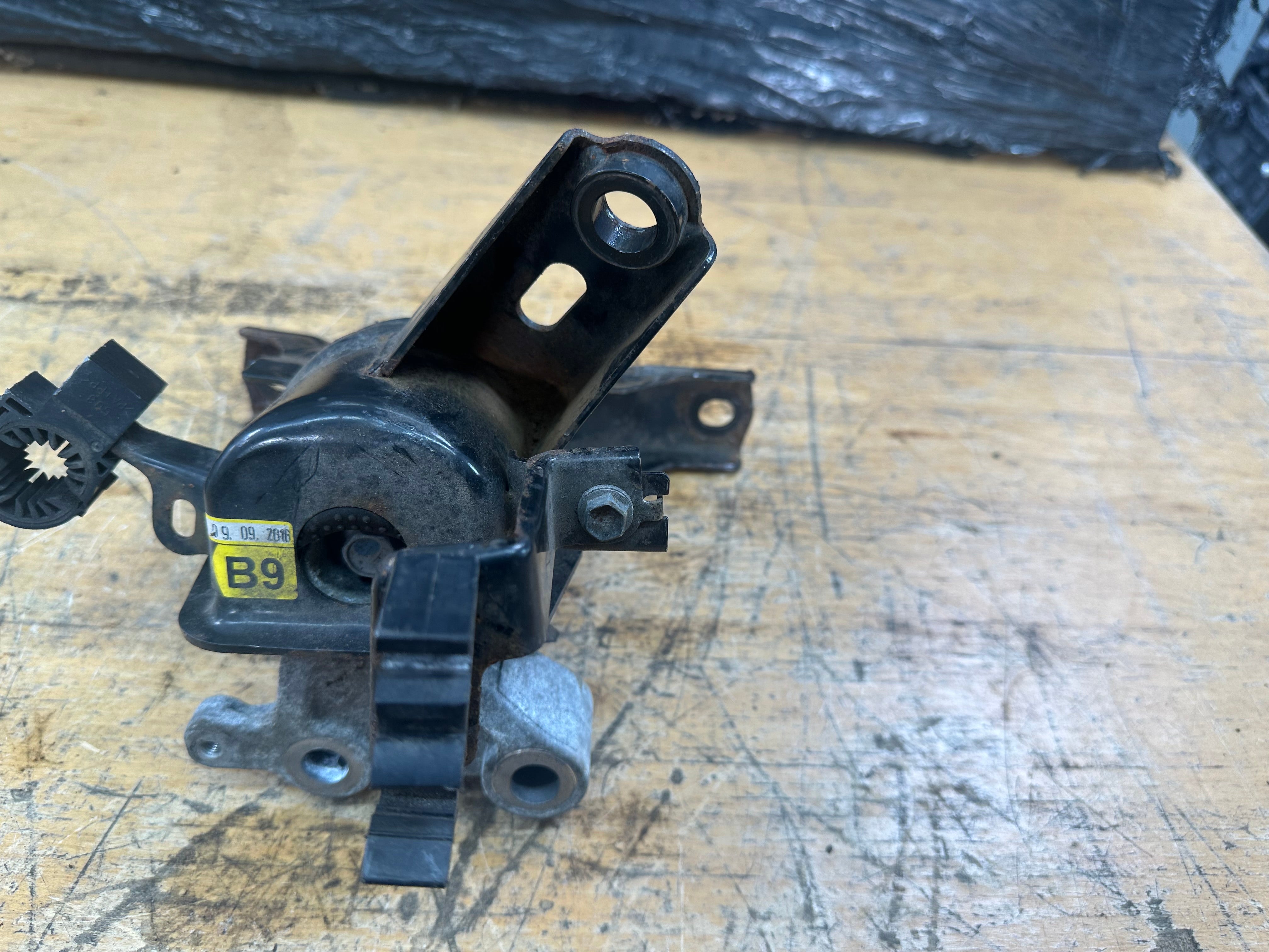 Toyota Auris 2016 Hybrid Engine Support Mount