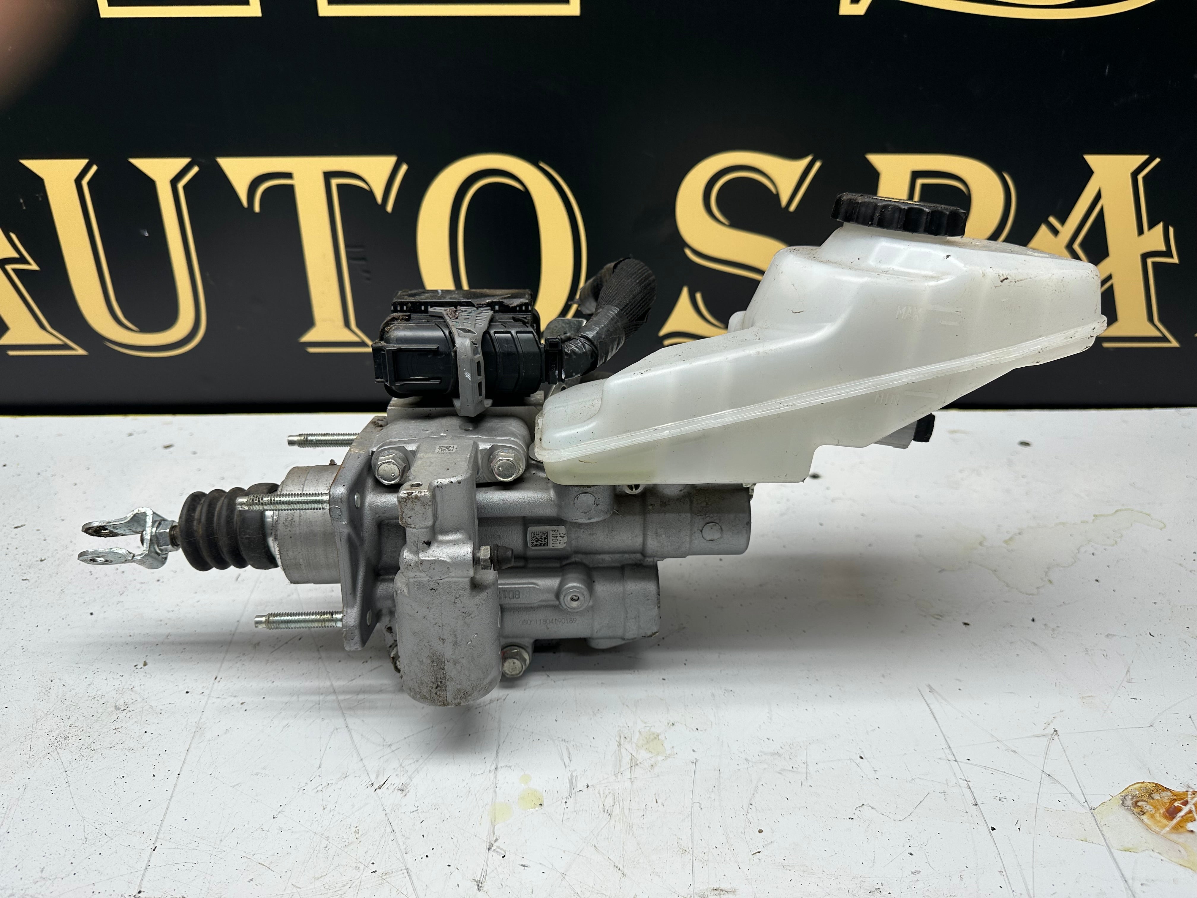 Toyota C-HR ABS Pump Brake Master Cylinder 1.8 Hybrid (47270-47040) (47210-10280)