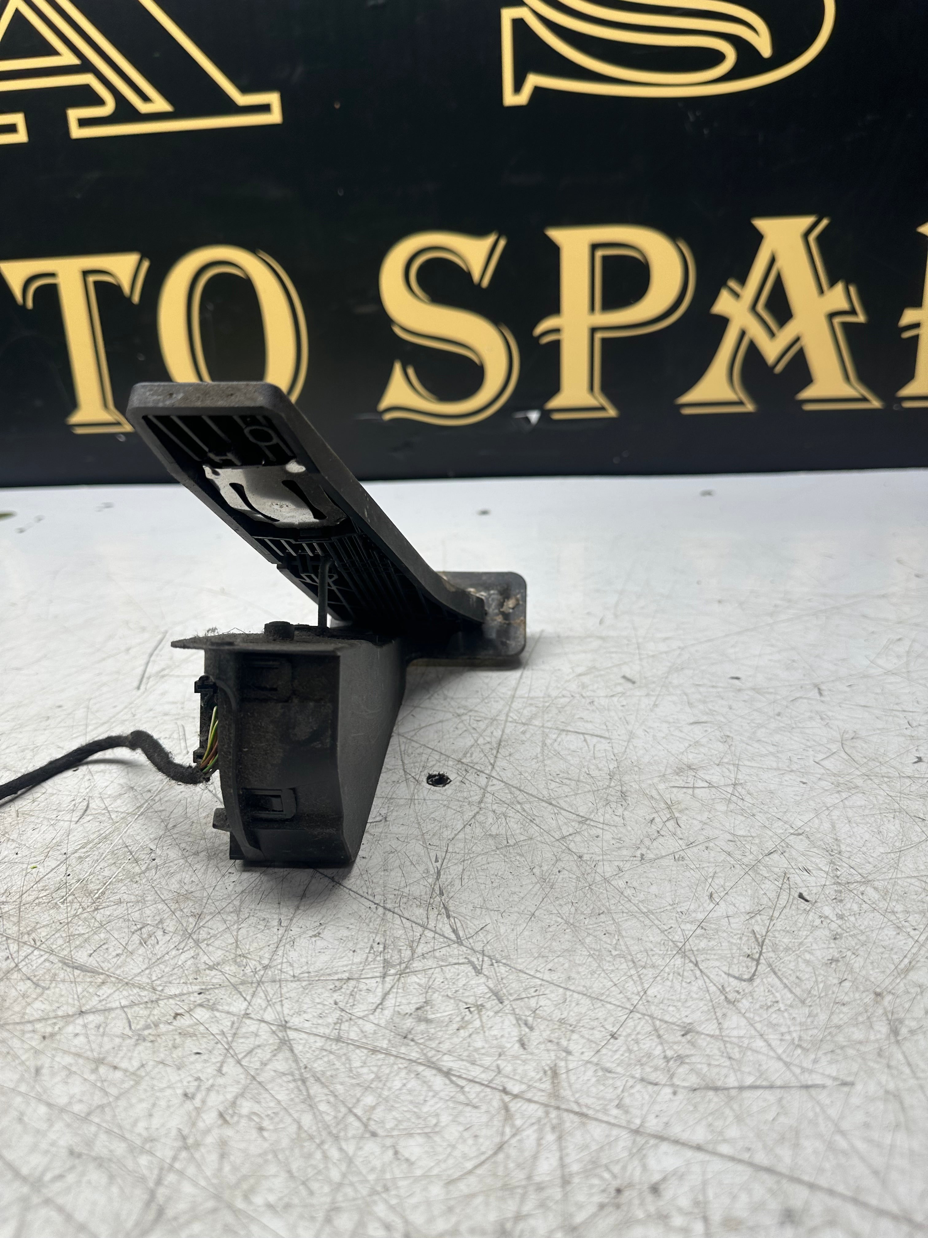 BMW E60/E65/E90 Accelerator Pedal Module Automatic 6859999 2003–2011