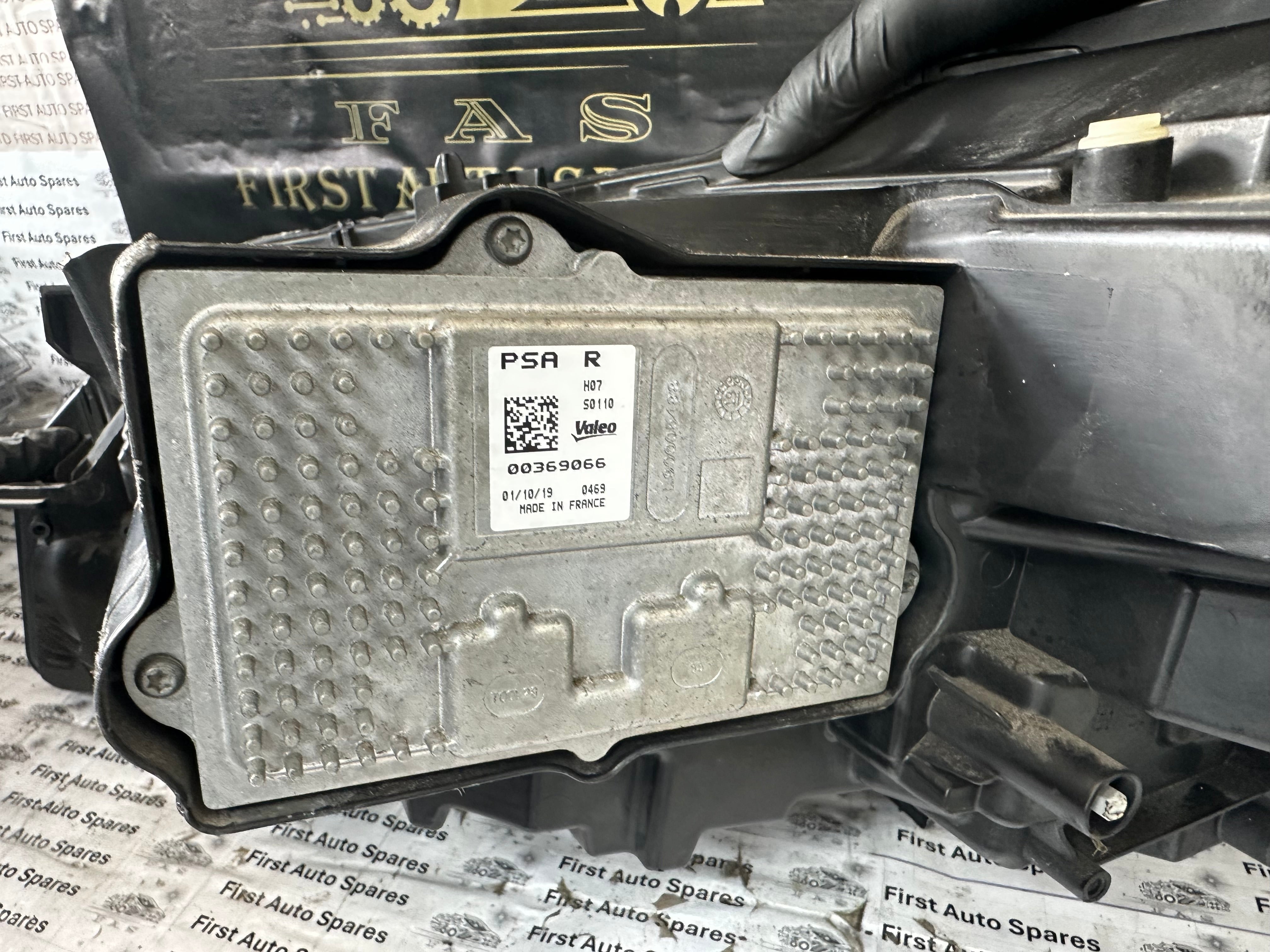 Peugeot 3008 5008 2017–2020 Right LED Headlight (89909536)