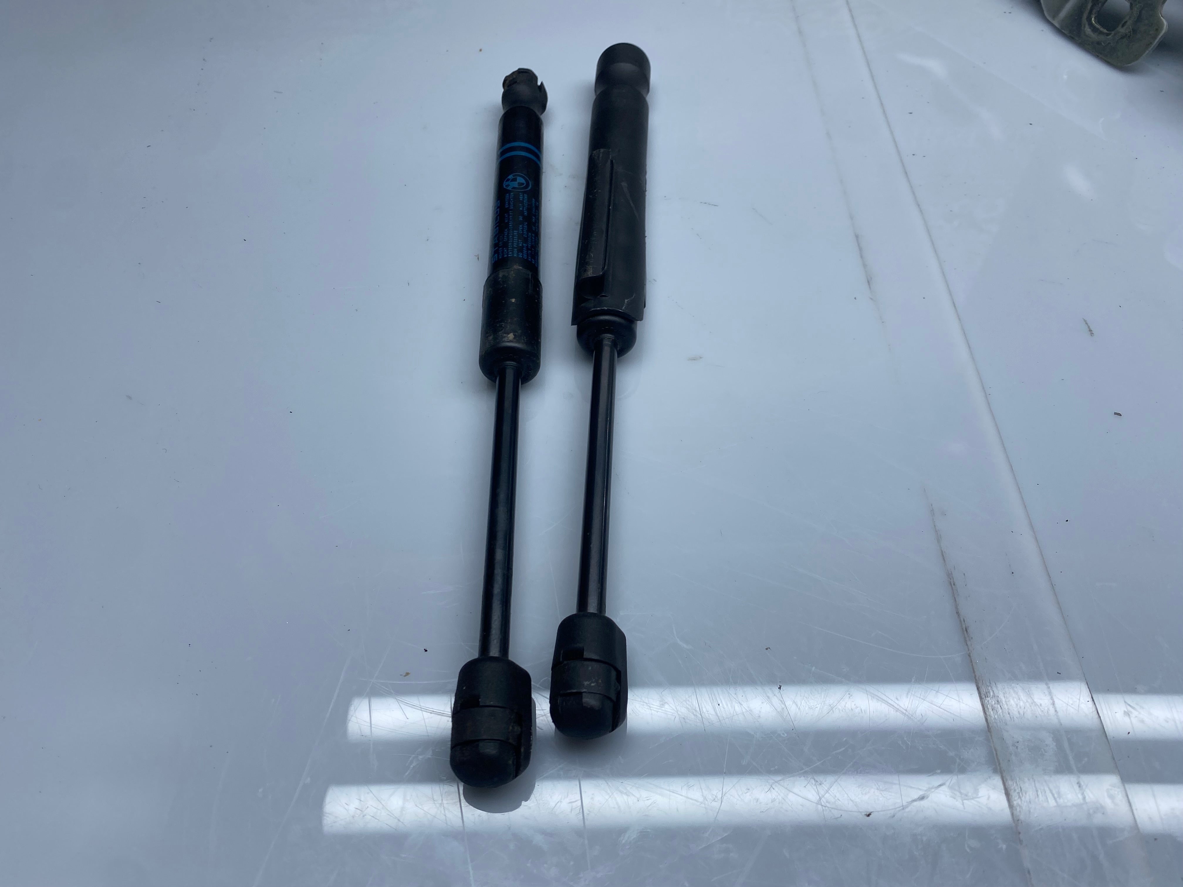 BMW 1 Series F20 / F21 Bonnet Struts Pair (51237239233-06) 2011–2019