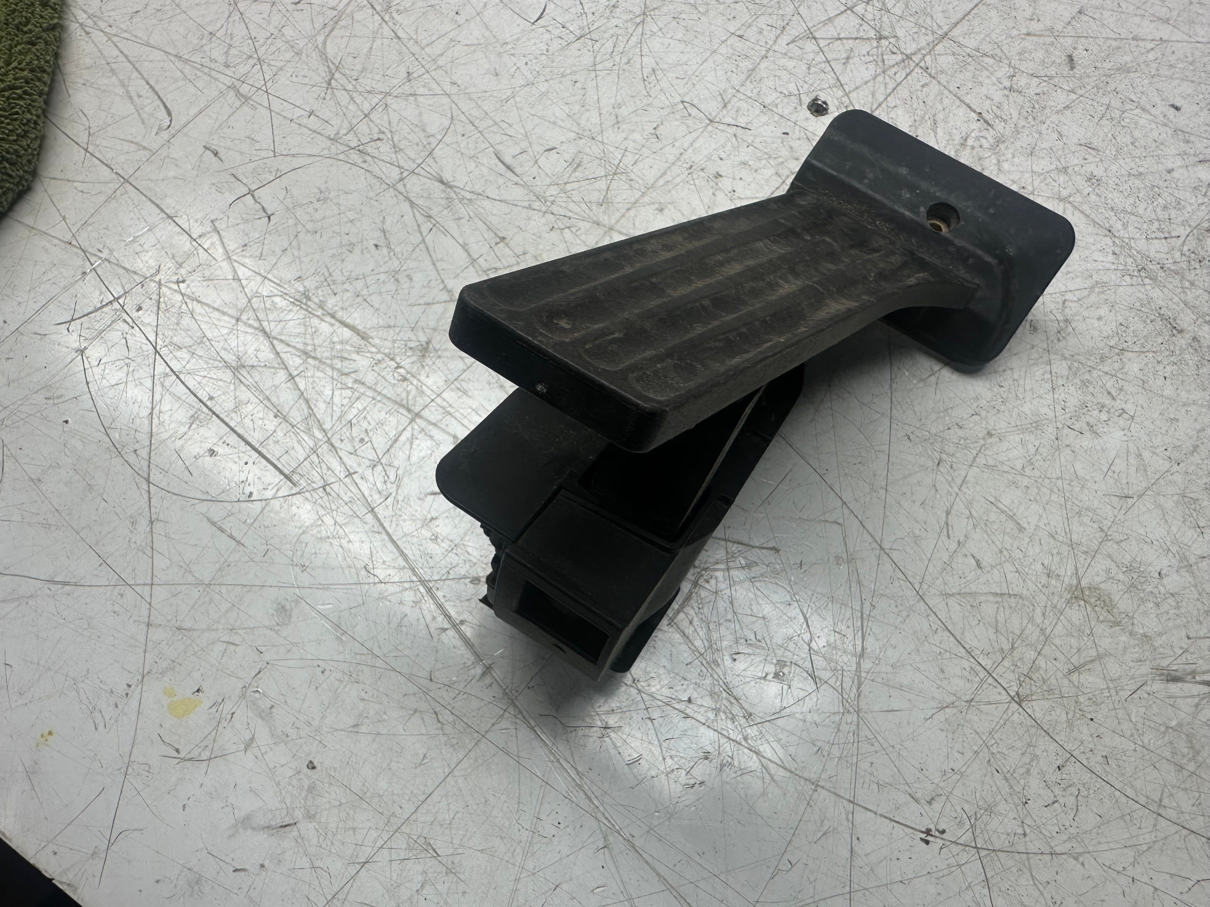 BMW F39 Gas Throttle Accelerator Pedal Assembly (6889822)