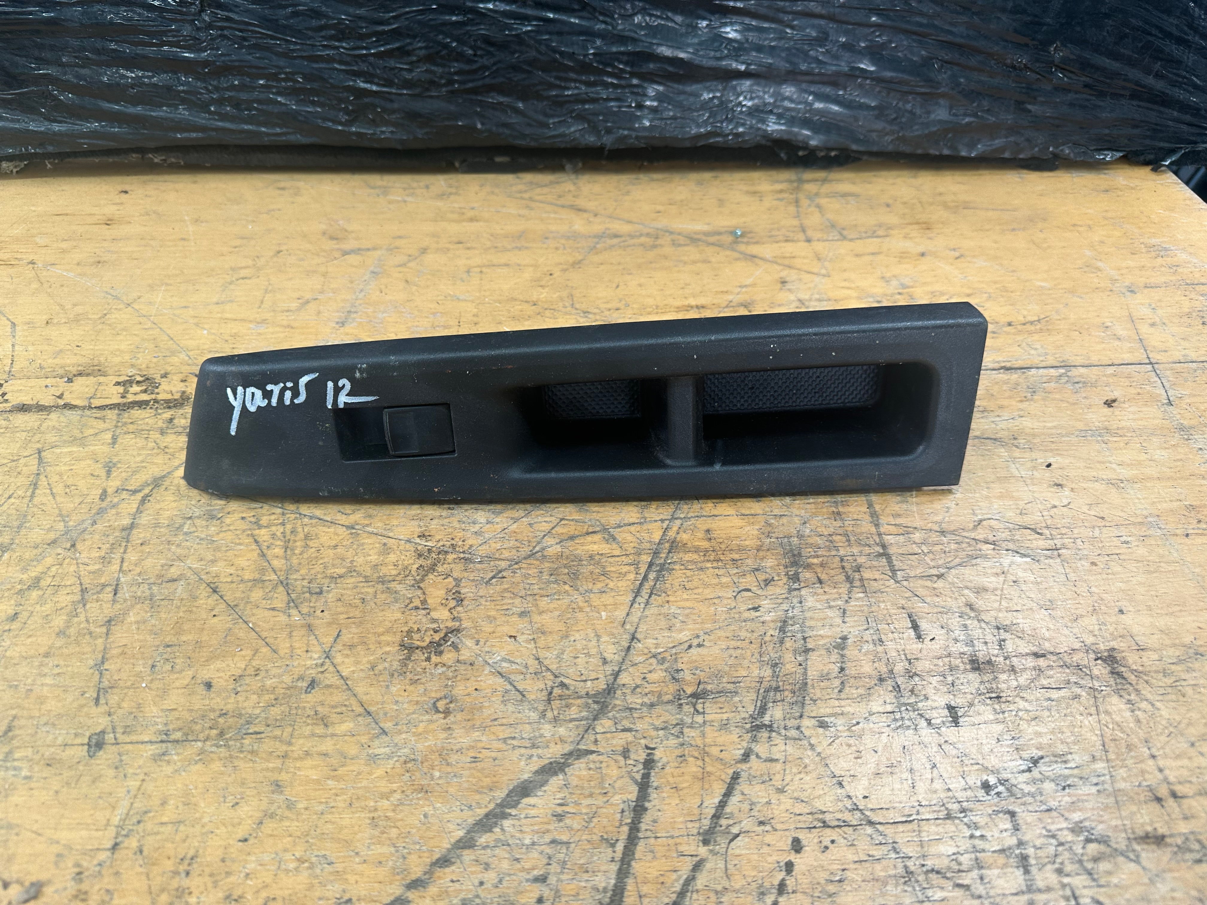 Toyota Yaris 2012 Front Passenger Left Window Switch (74232-0D320)