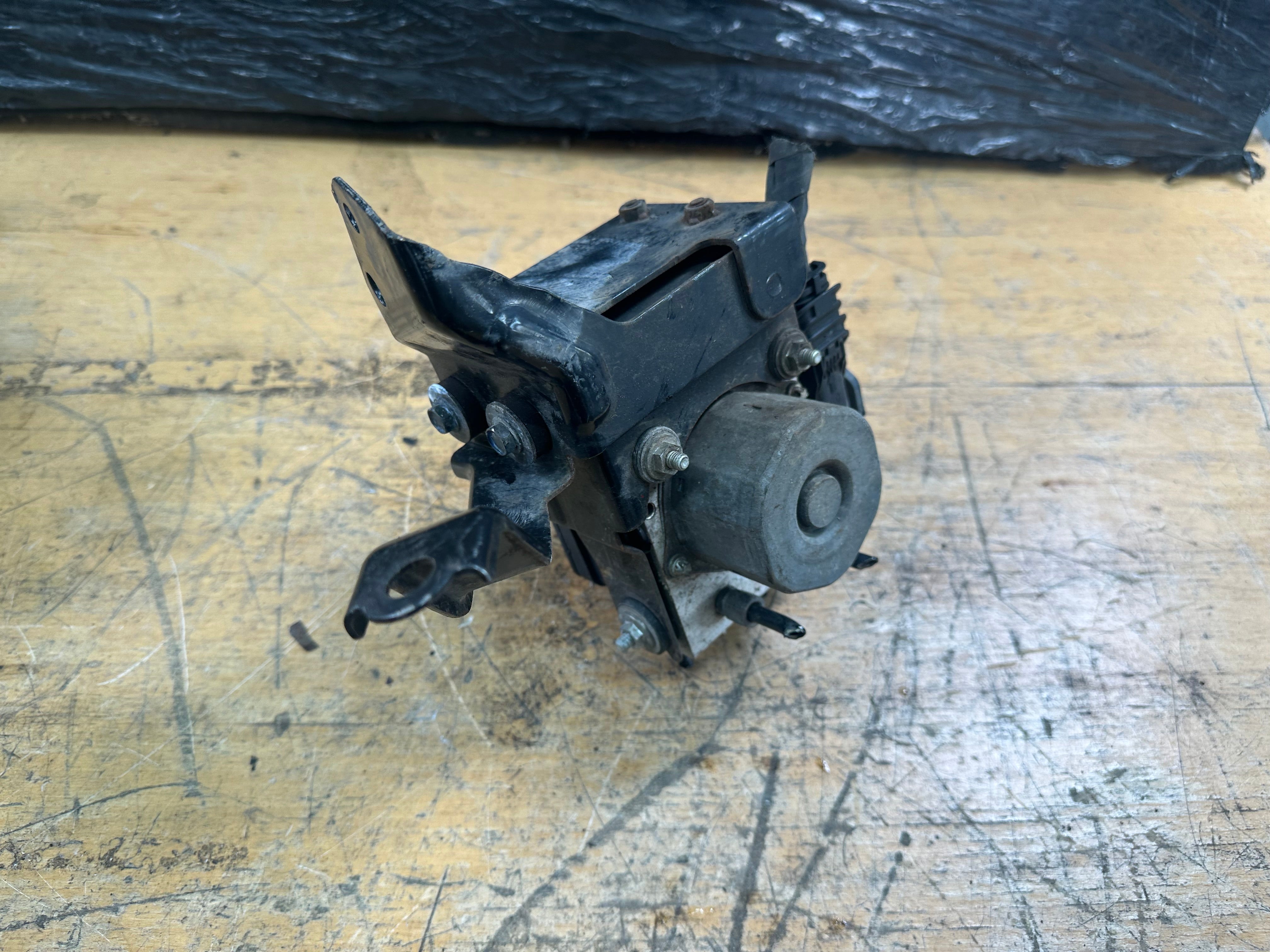 Nissan Qashqai 2018 J11 ABS Pump (47660HV59E)