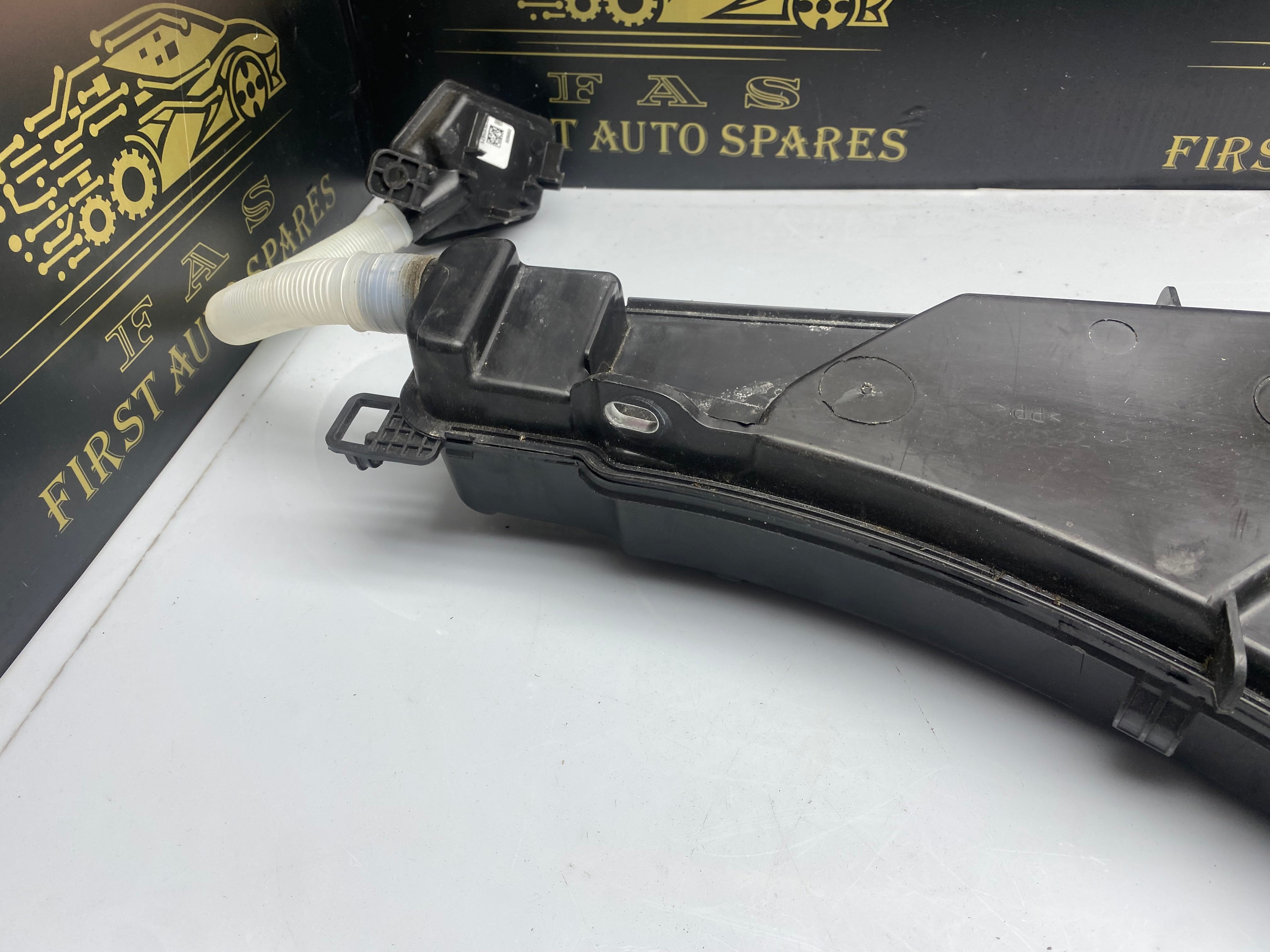 BMW X3 G01 G01 LCI /X4 G02/X3M F97/X4M F98 Windscreen Washer Bottle with Pump Motors (7399029)