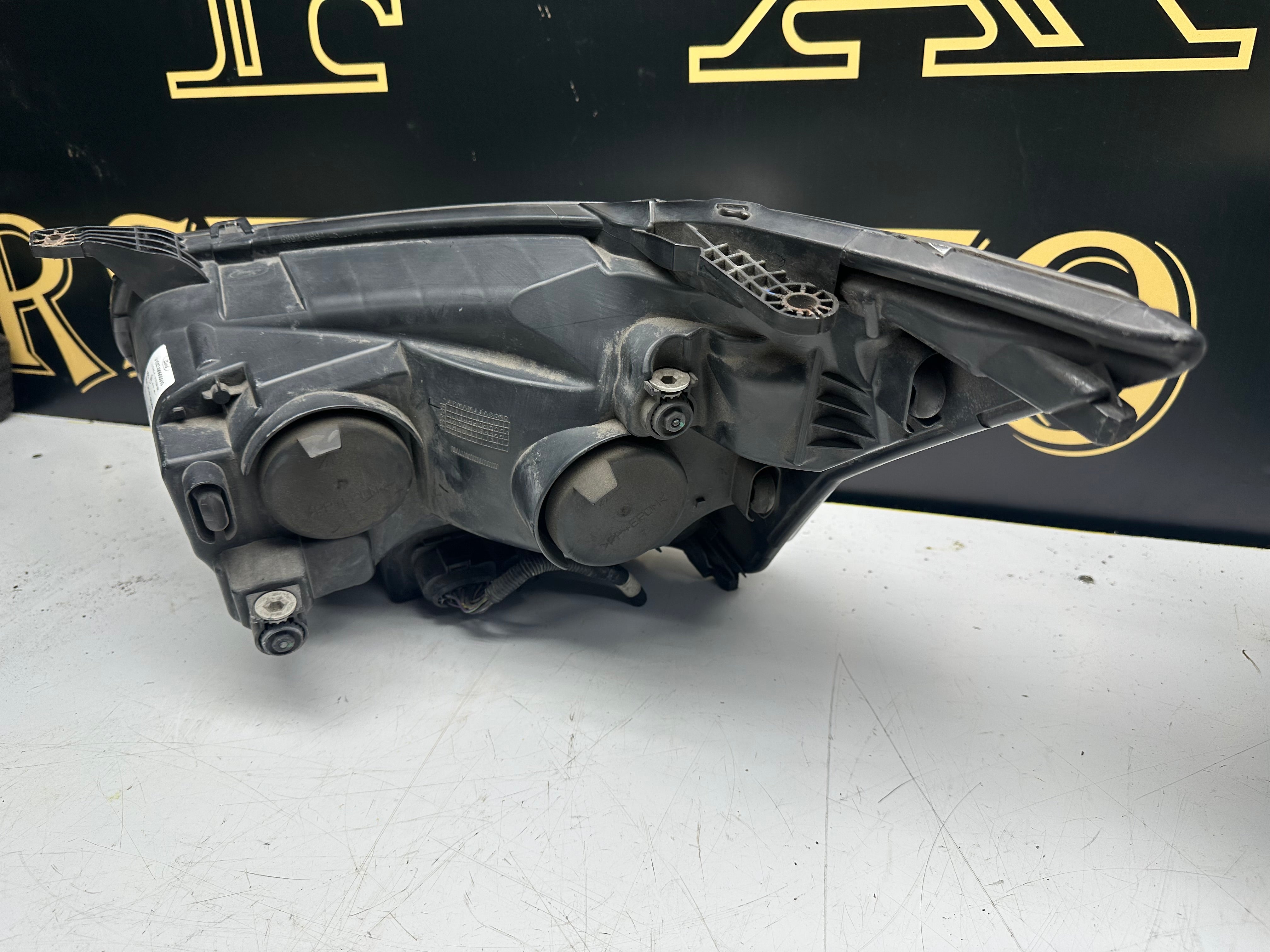 Ford Transit Mk8 Right Headlight Headlamp Light 14–20 (BK31-13W029-AF)