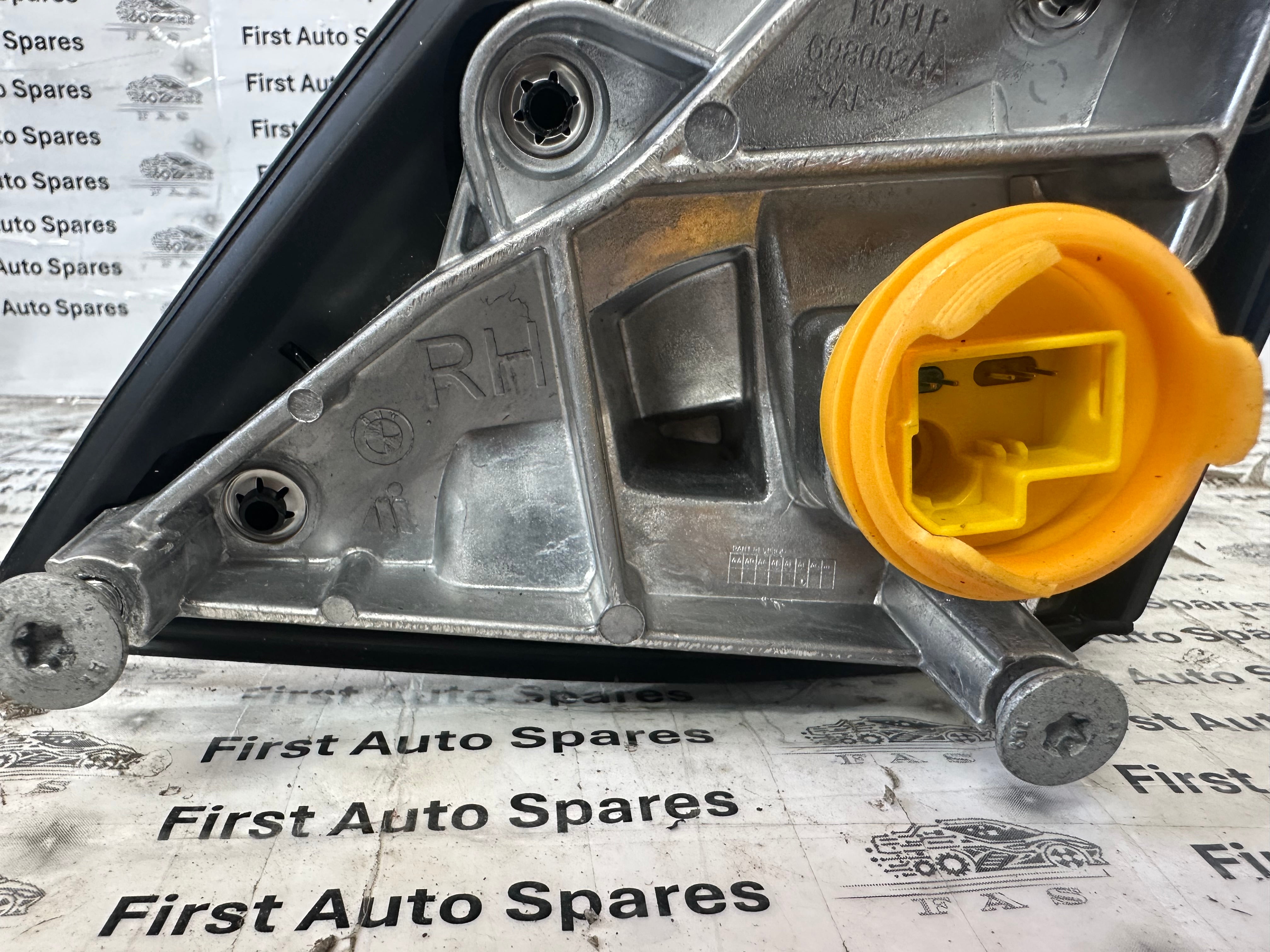 BMW X5 F15 White Right Wing Mirror 5 Pin Power Folding (698002AA)