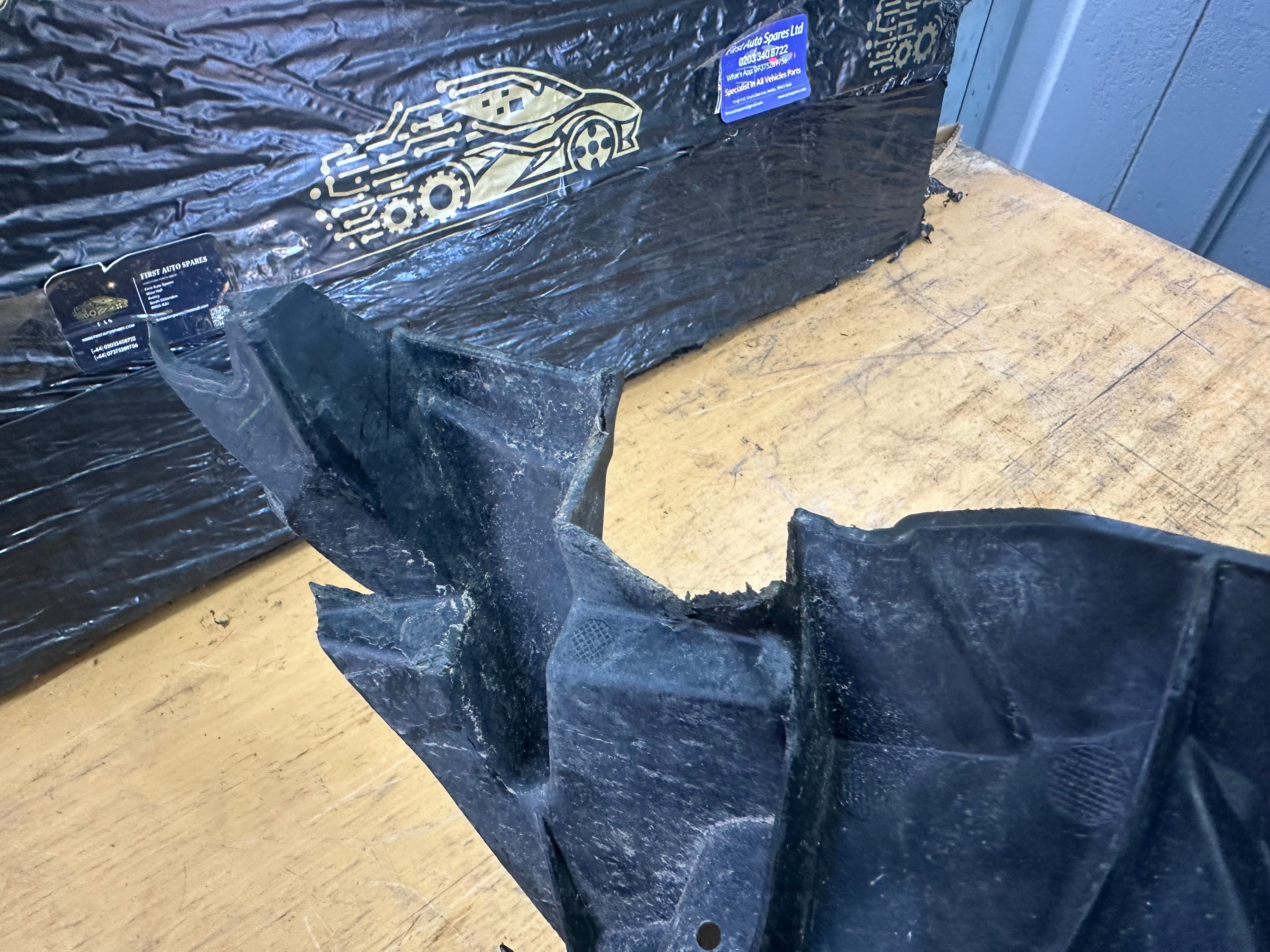 BMW X5 X6 F15 F16 2015–2018 Right Driver's Front Fender Bracket O/S (7294544)