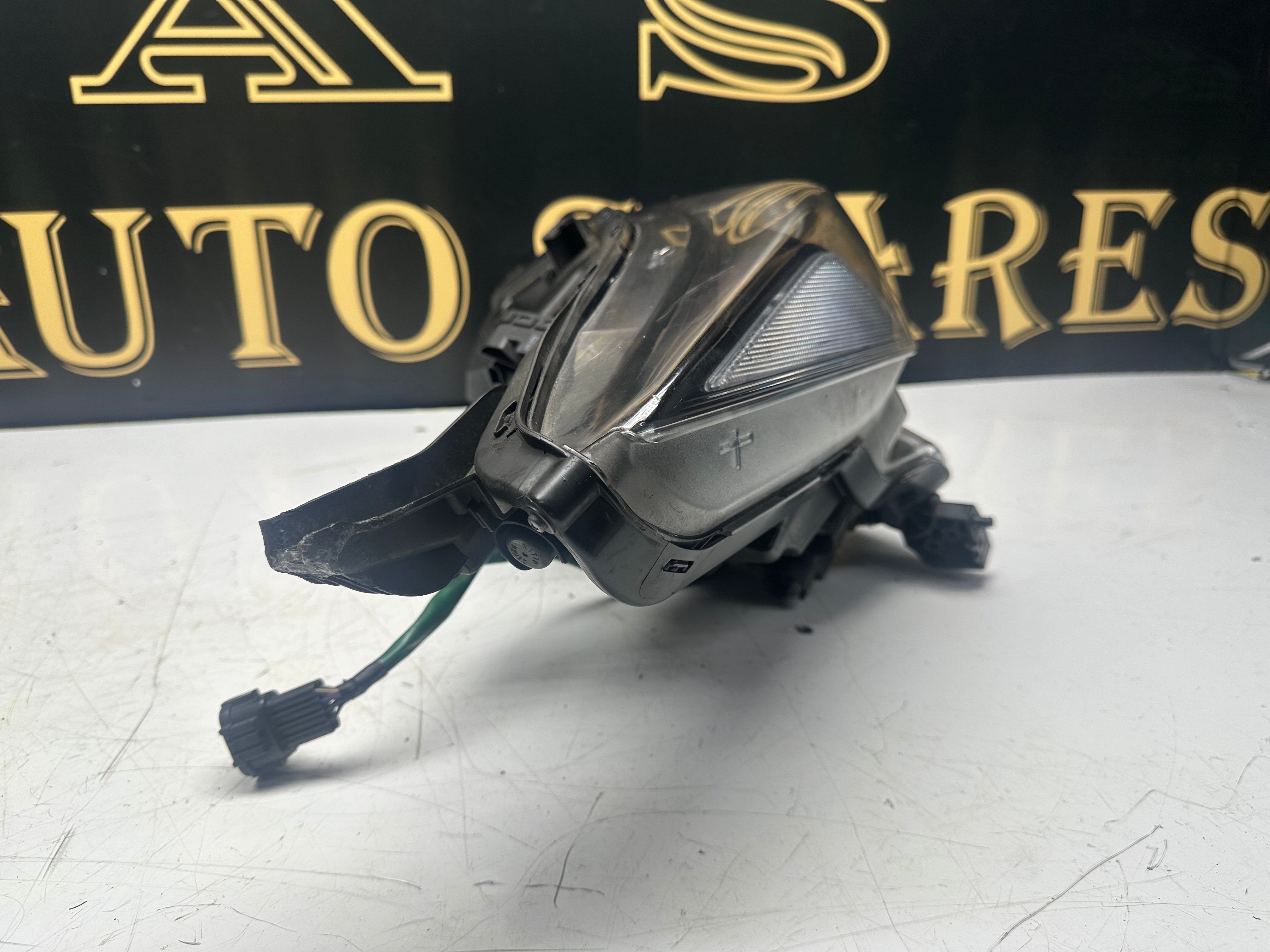 Nissan Leaf MK2 2018 Right Headlight (26010 5SJ5A)