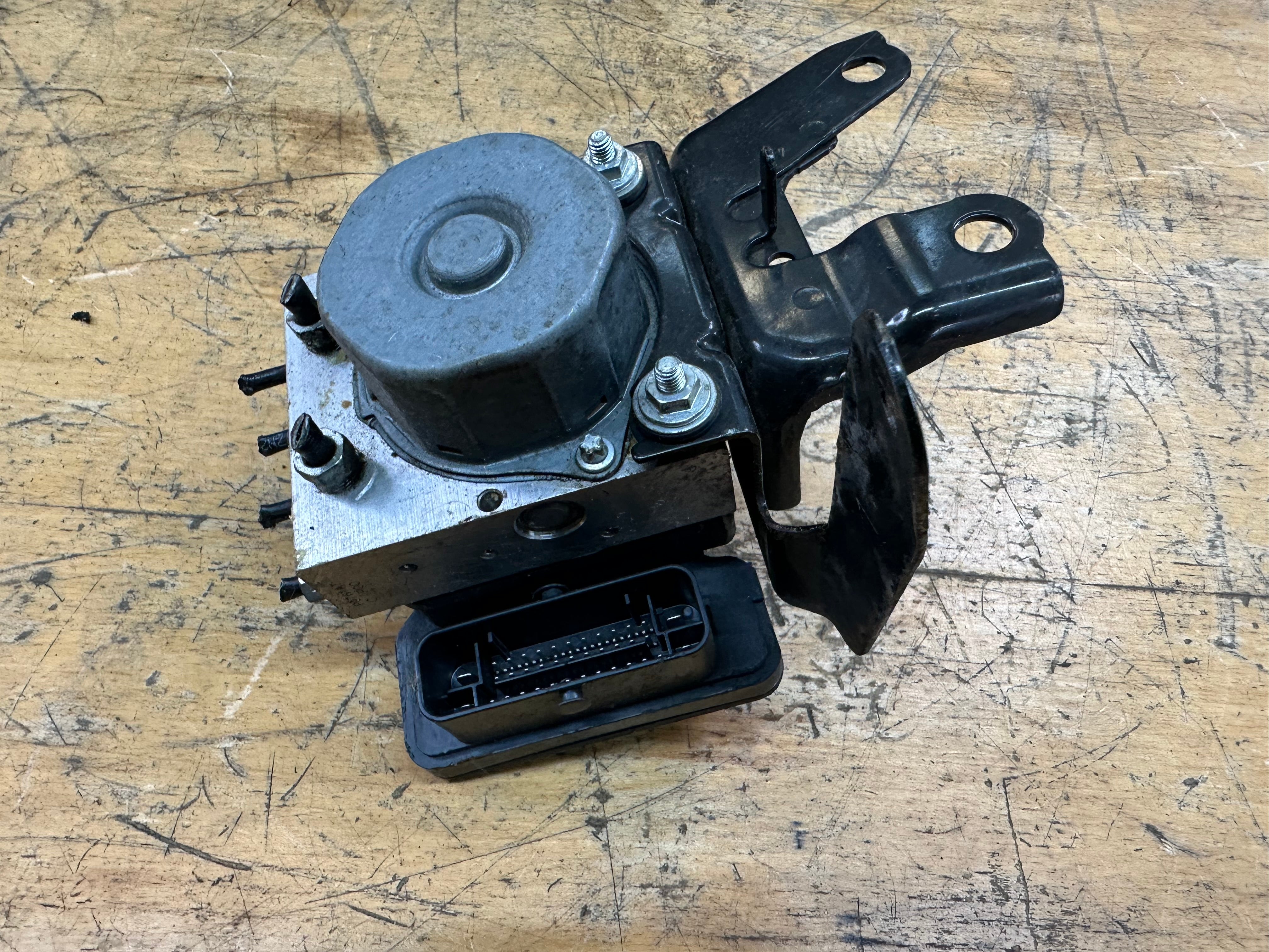 Toyota Aygo 2014–2019 ABS Pump & Module (44540-0H070) (2265106455)