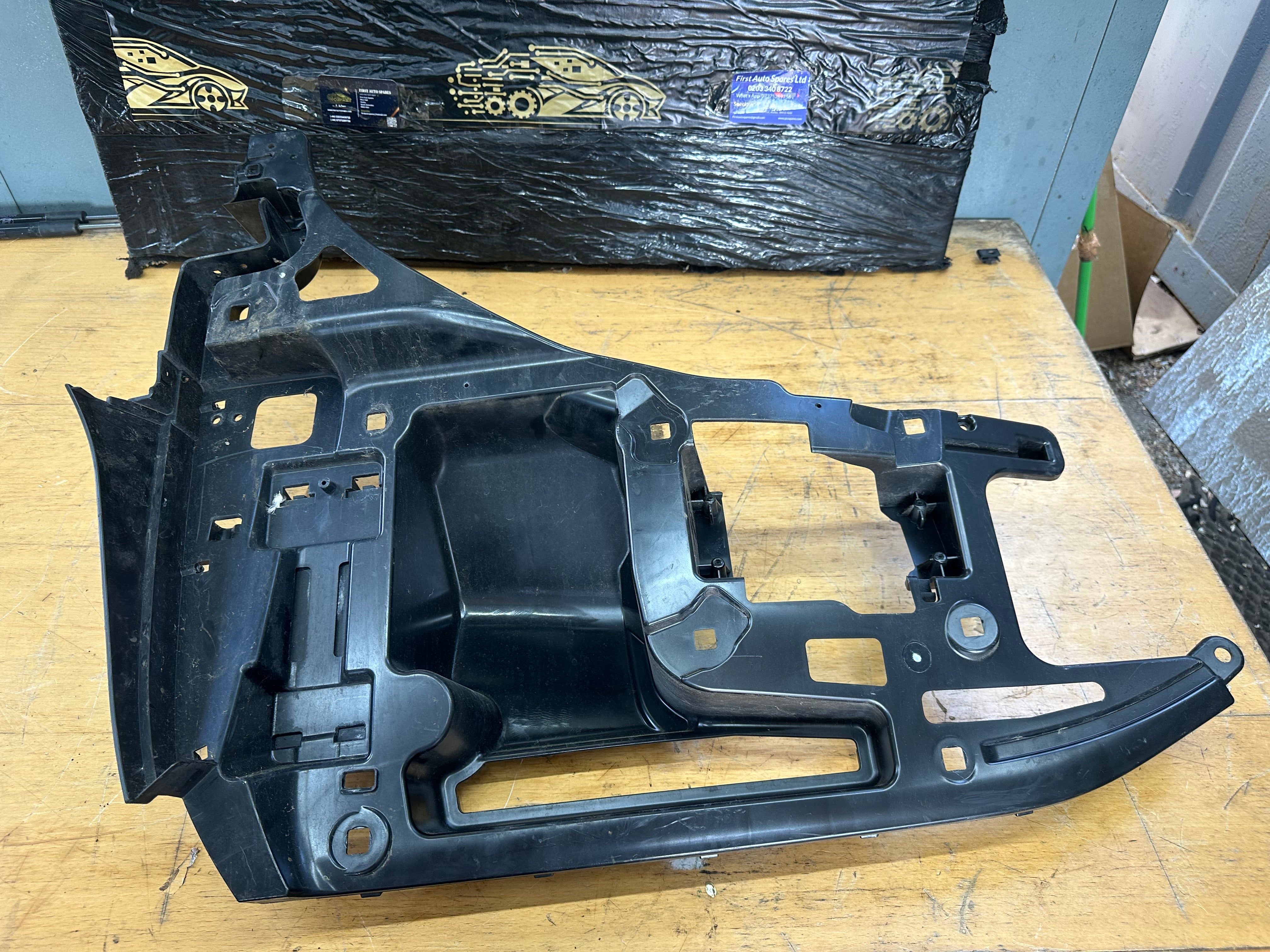 BMW i3 Panel Bracket Rear Right Support Panel Mounting (7296754)
