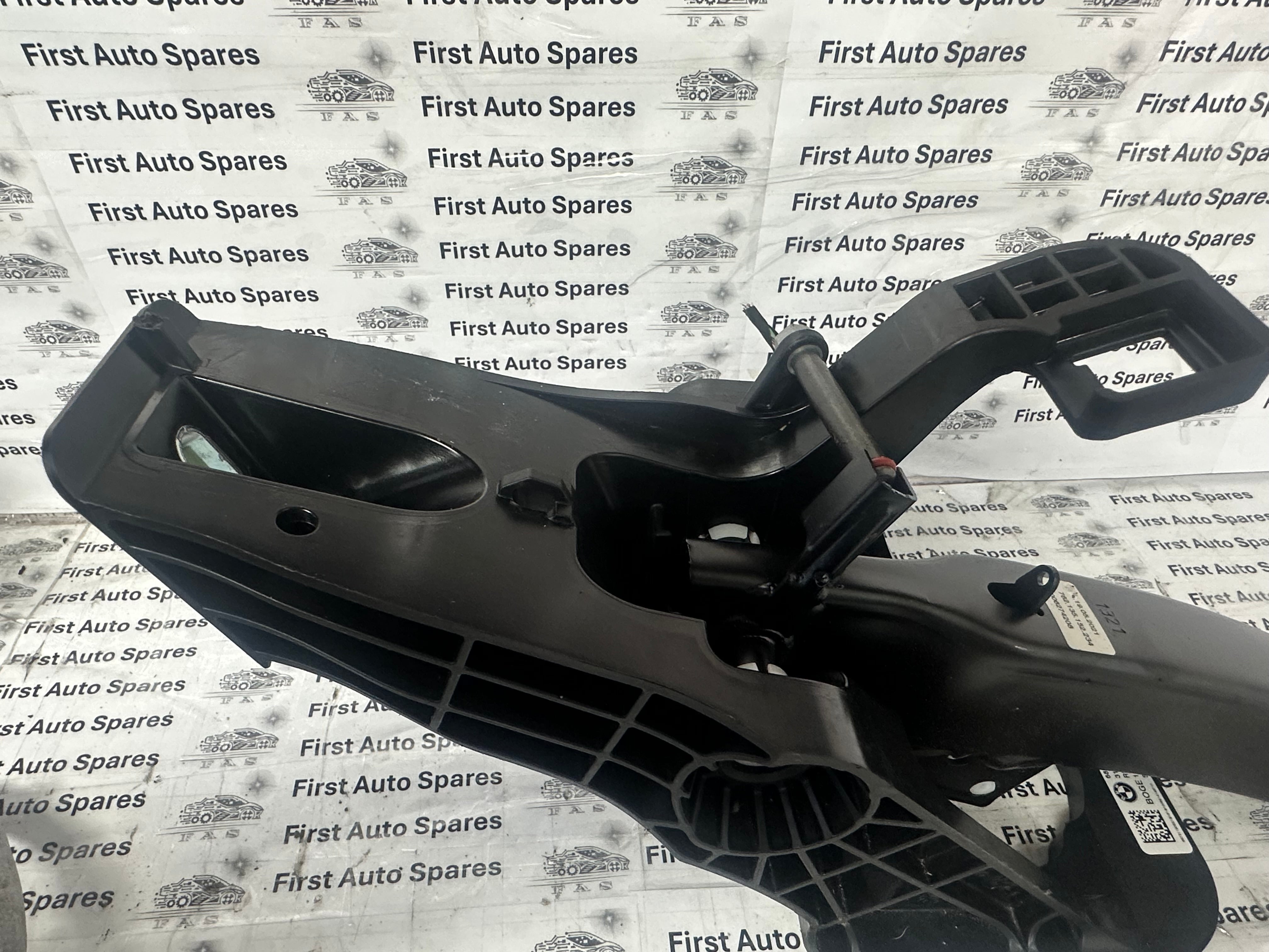 BMW 3 Series G20 G21 G28 2021 Brake Pedal (687311905) (762.135.152.234) (0006274208)