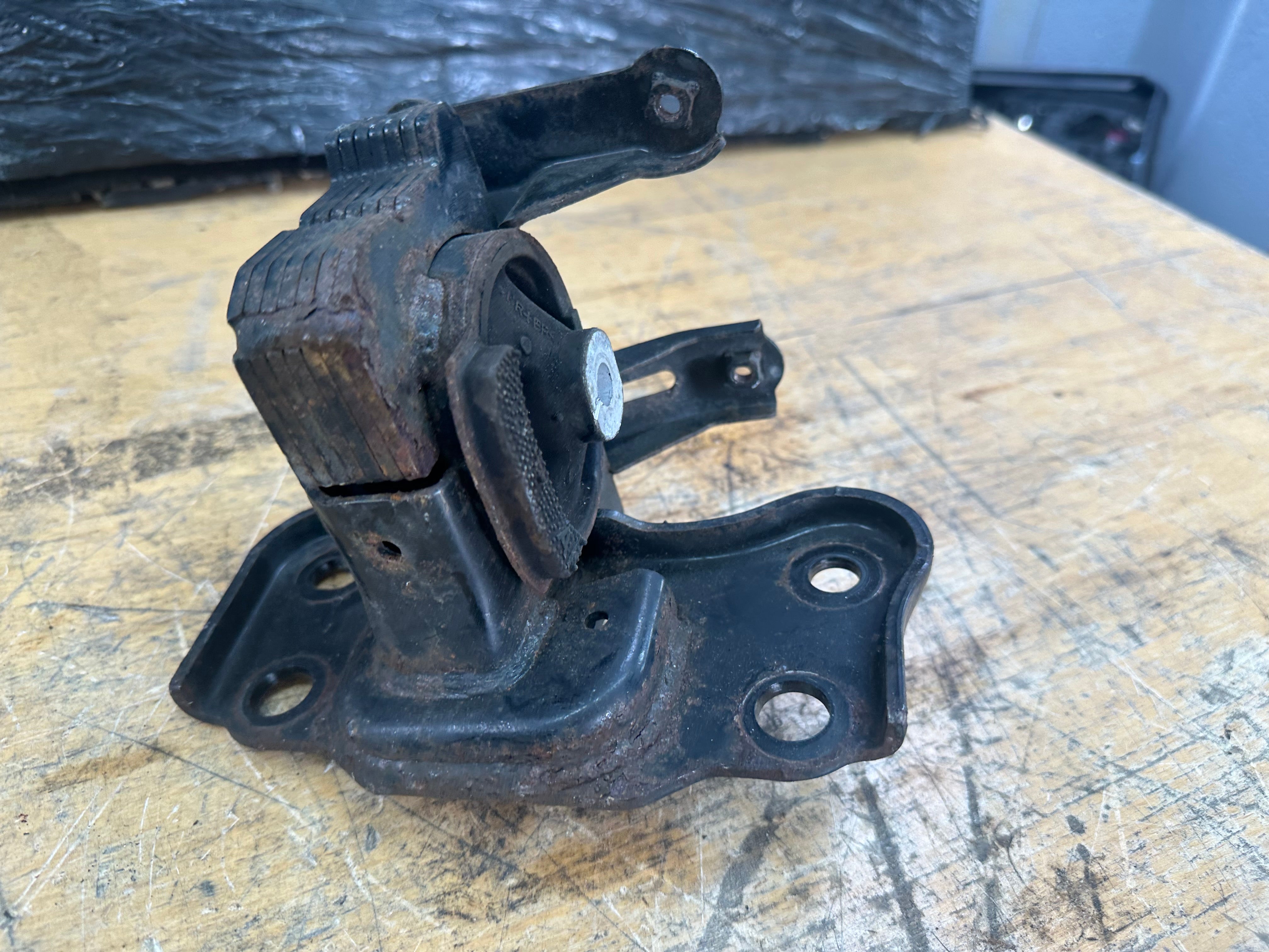 Toyota Auris E180 2007-2015 Mount Bracket