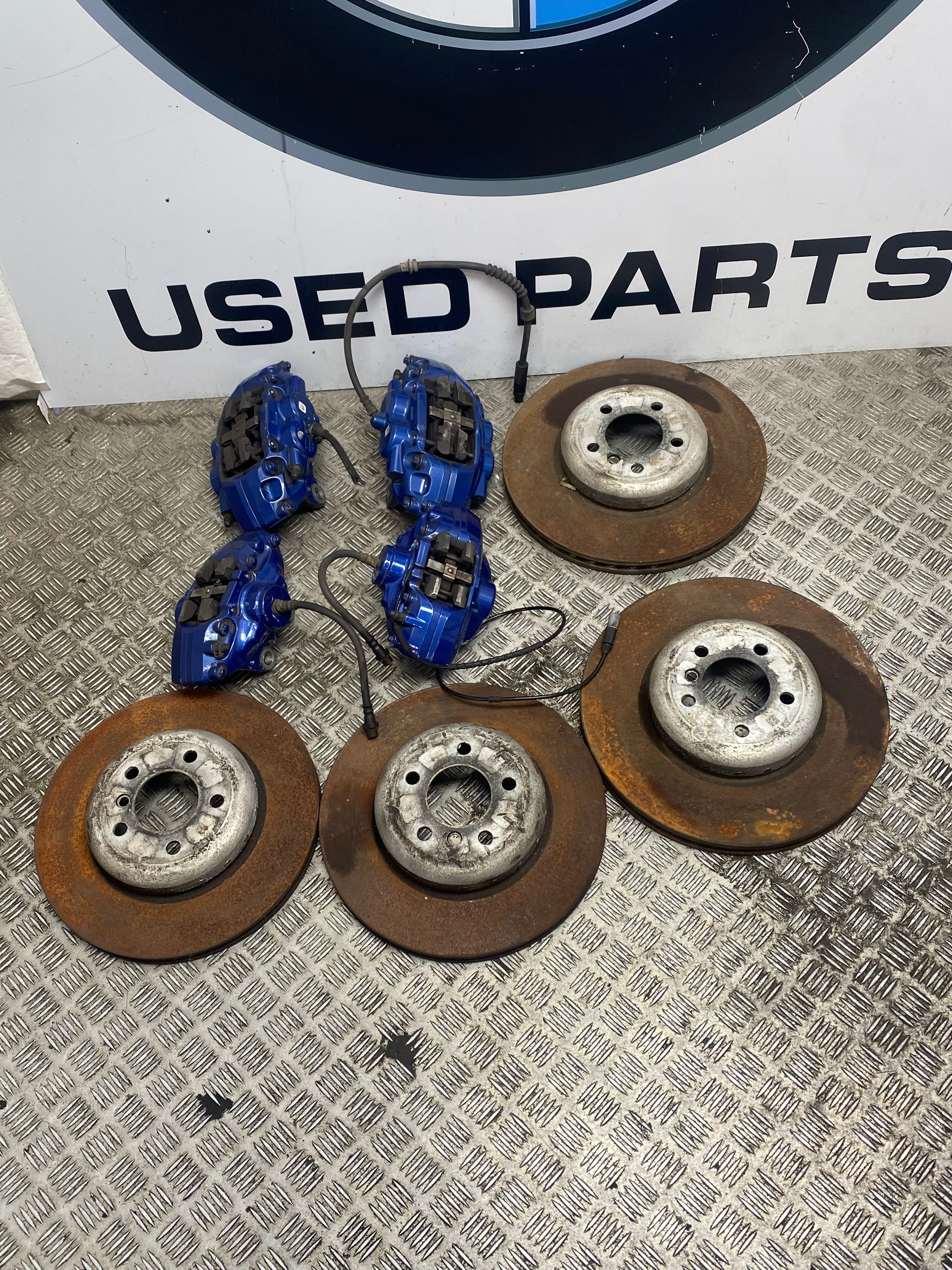 BMW 1 Series/2 Series/3 Series/4 Series M Sport Brake Caliper Set & Brake Discs – F20/F22/F30/F32/F33/F36 – 2012–2019 (6799465 / 6799461)
