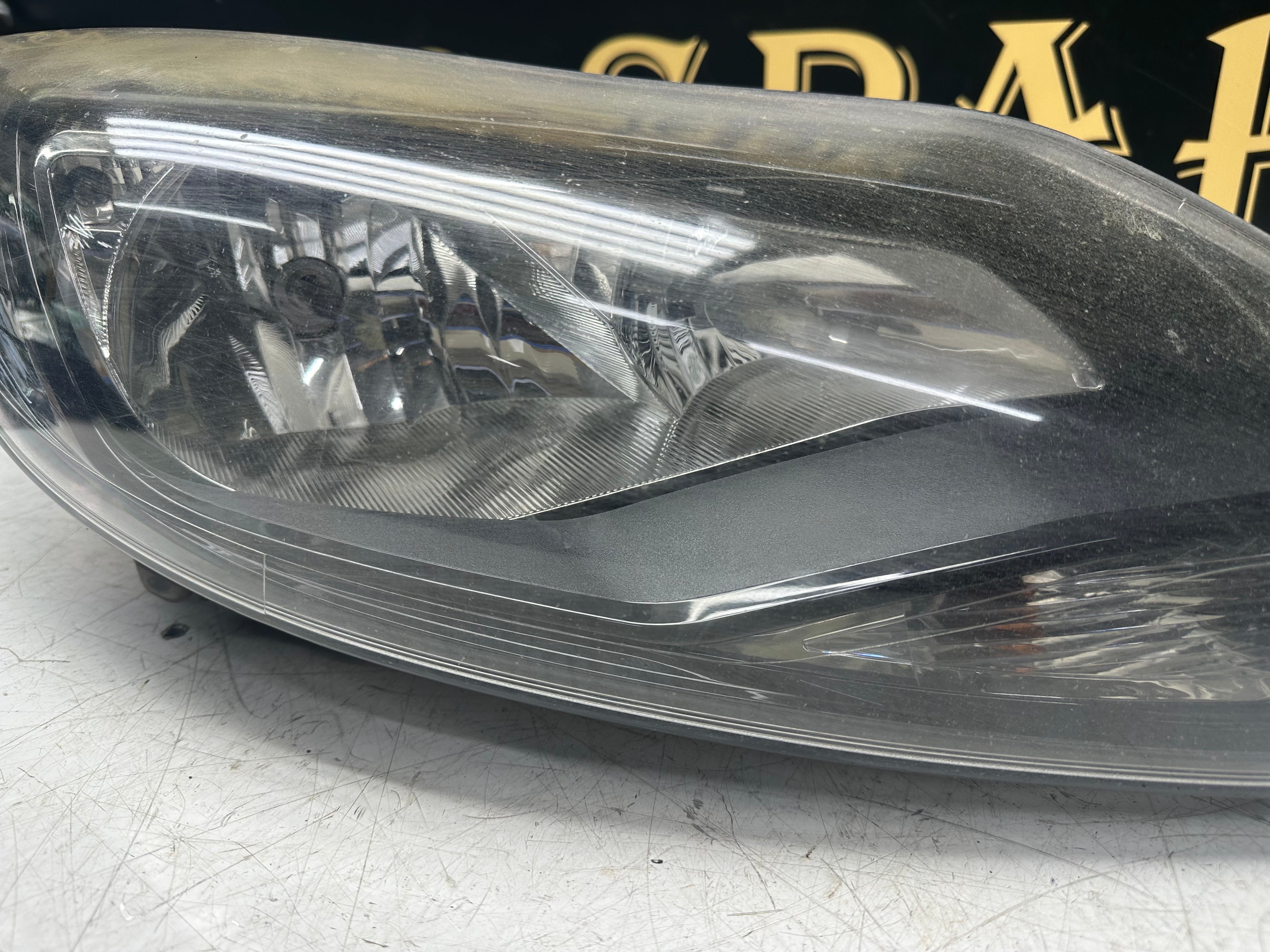 Ford Focus 2012 Right O/S Headlight (BM51-13W029)