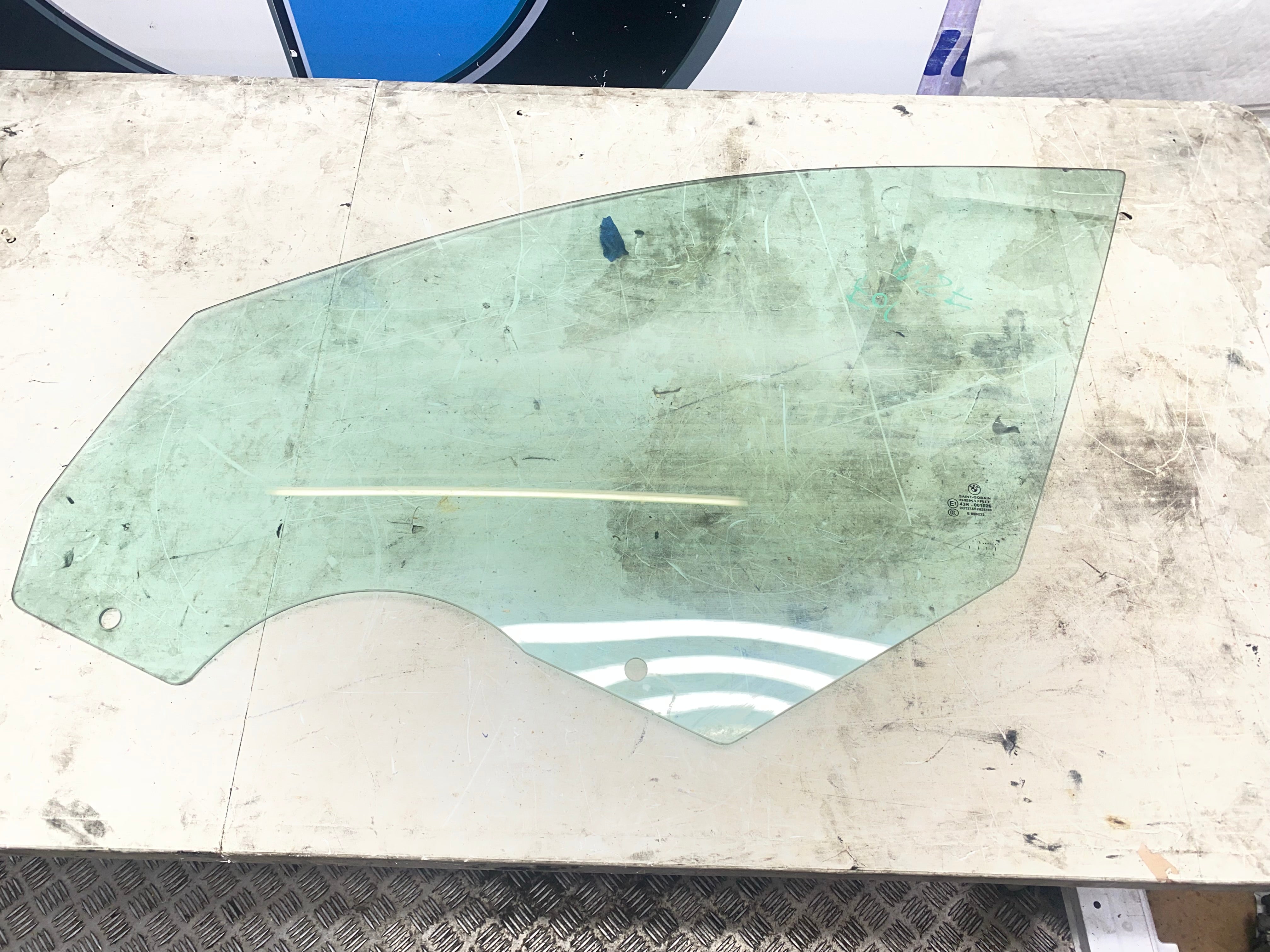 BMW 7 Series F01 Passenger Side Window Glass – 2008–2015