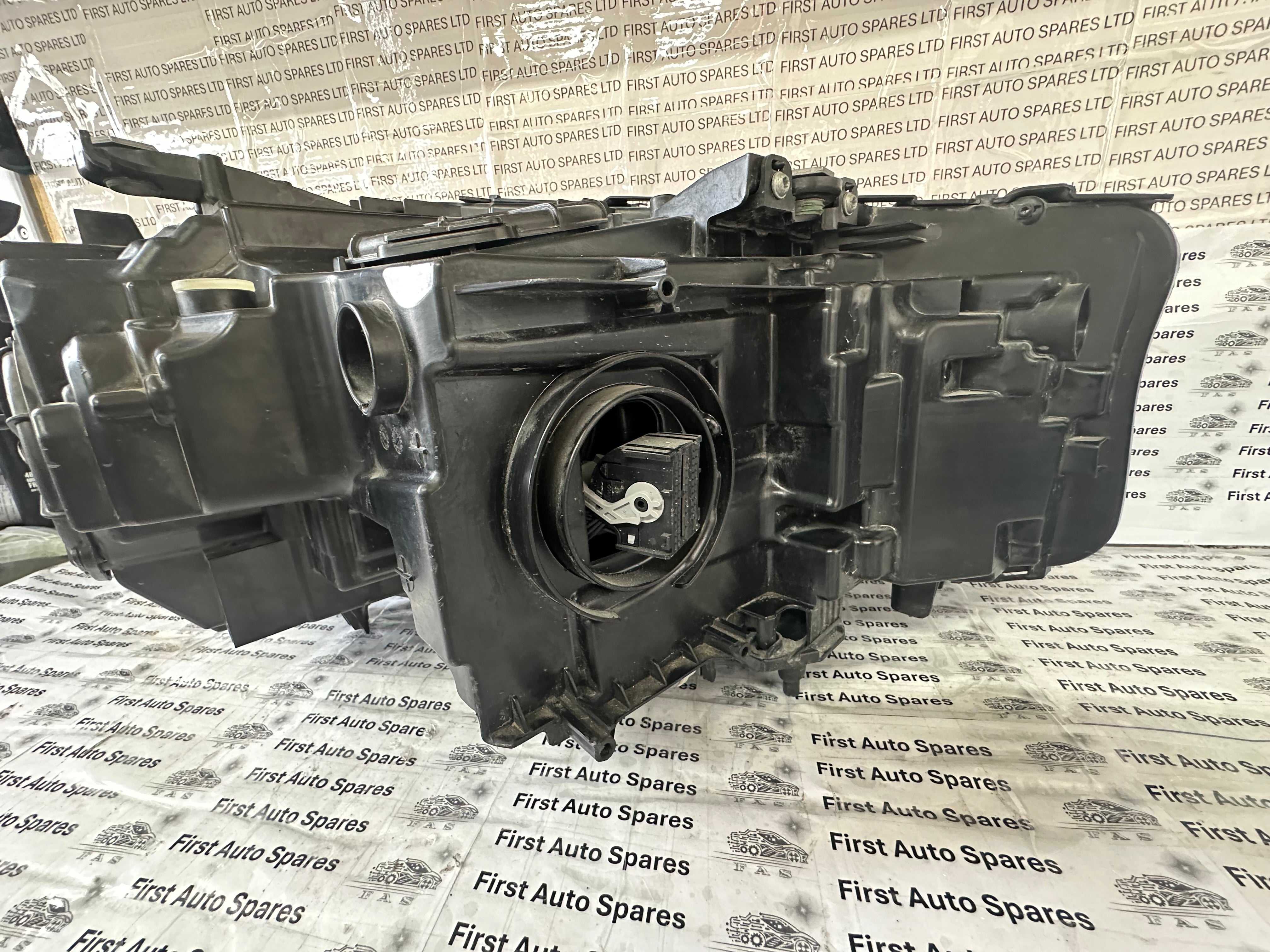 BMW 5 Series G30 G31 Adaptive LED Headlight Left (7439209-01)