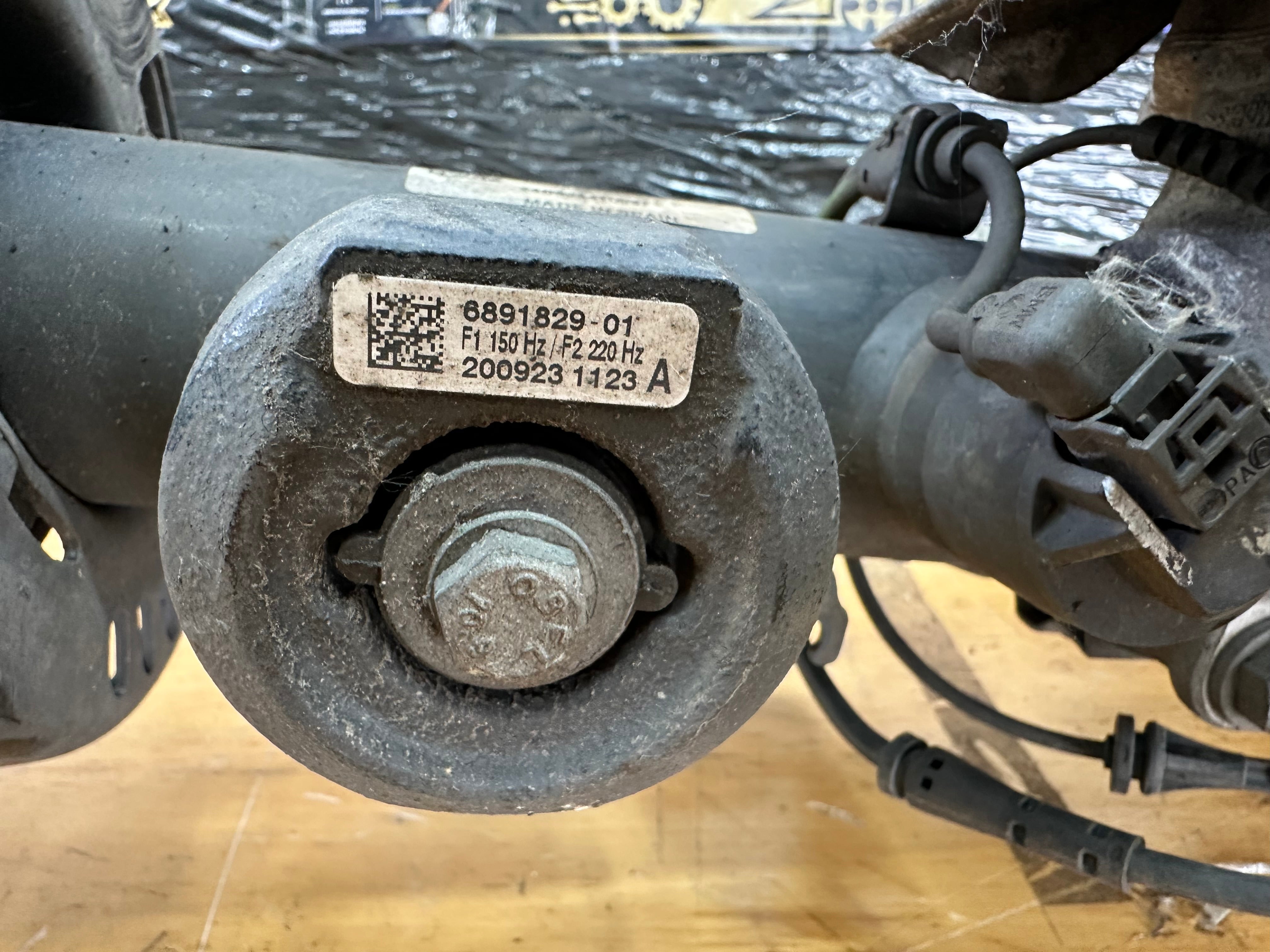 BMW 3 2019–24 Left Side Front Suspension Leg Complete M Sport (6891169 / 10817611)