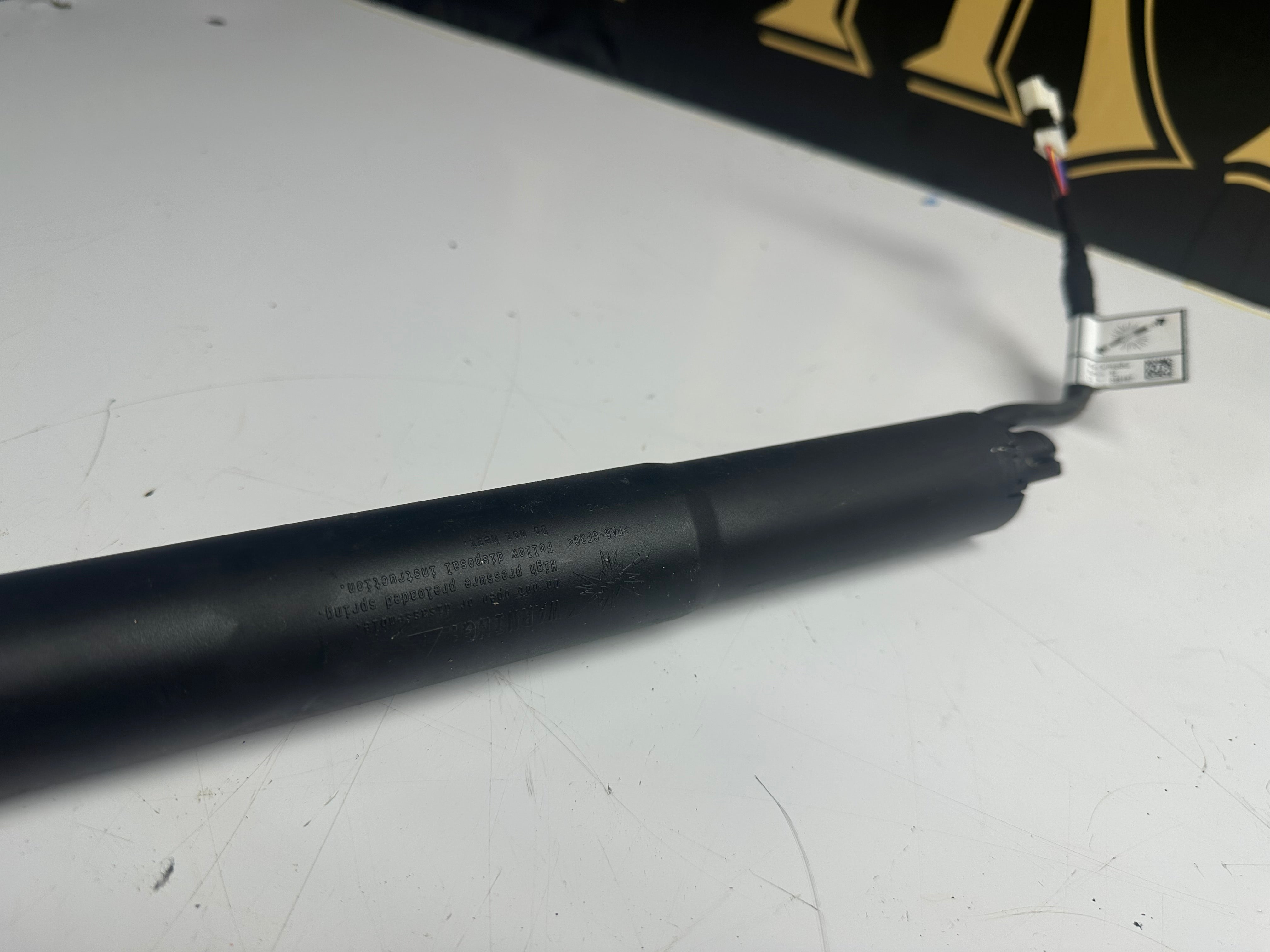 BMW 3 Series G20 G21 G28 L/R Tailgate Gas Strut (7453413-10) (C86009-106)