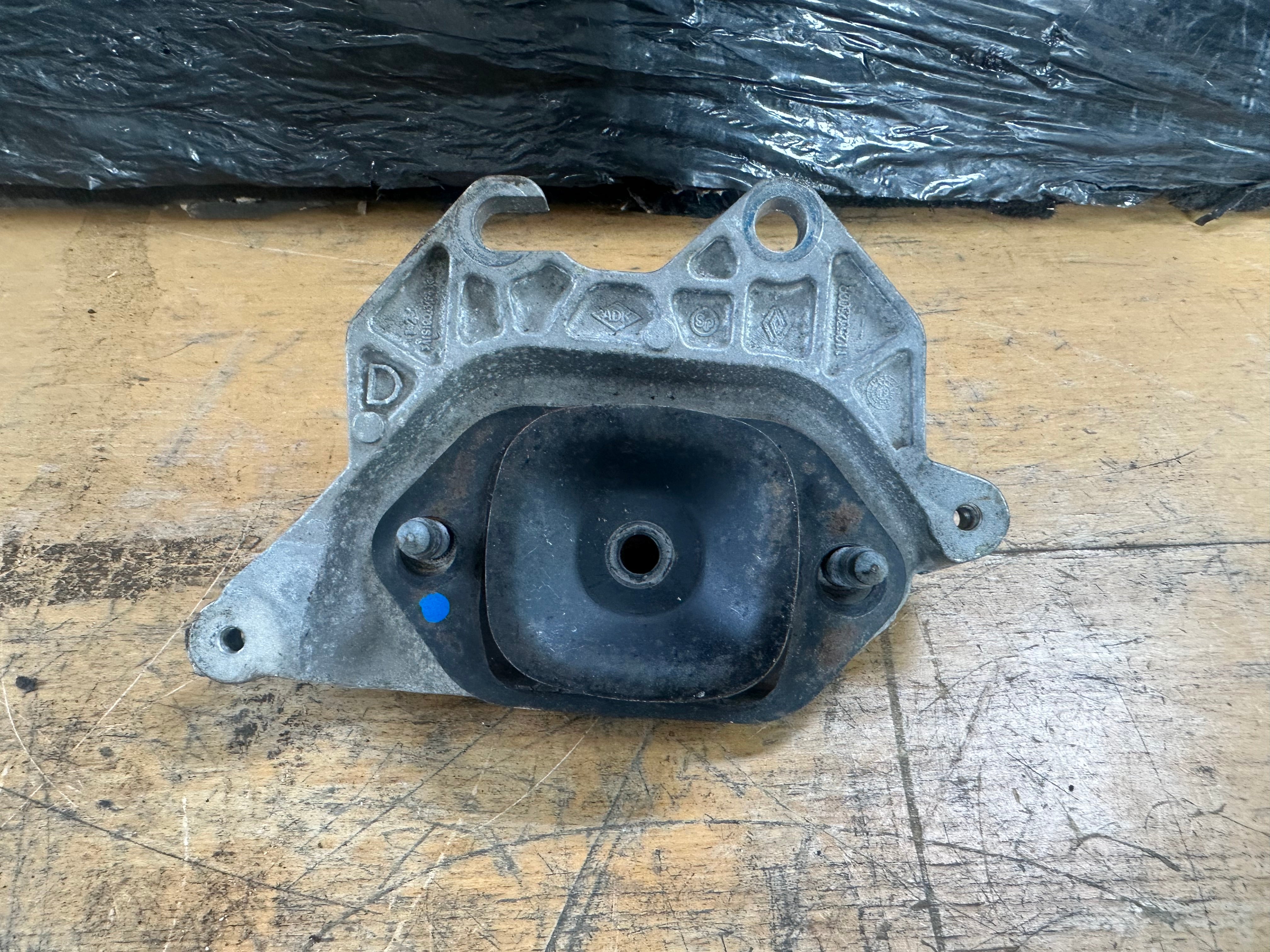 Renault & Nissan Juke F16 1.0 Petrol N/S Passenger Left Front Engine Mount (112532302R)