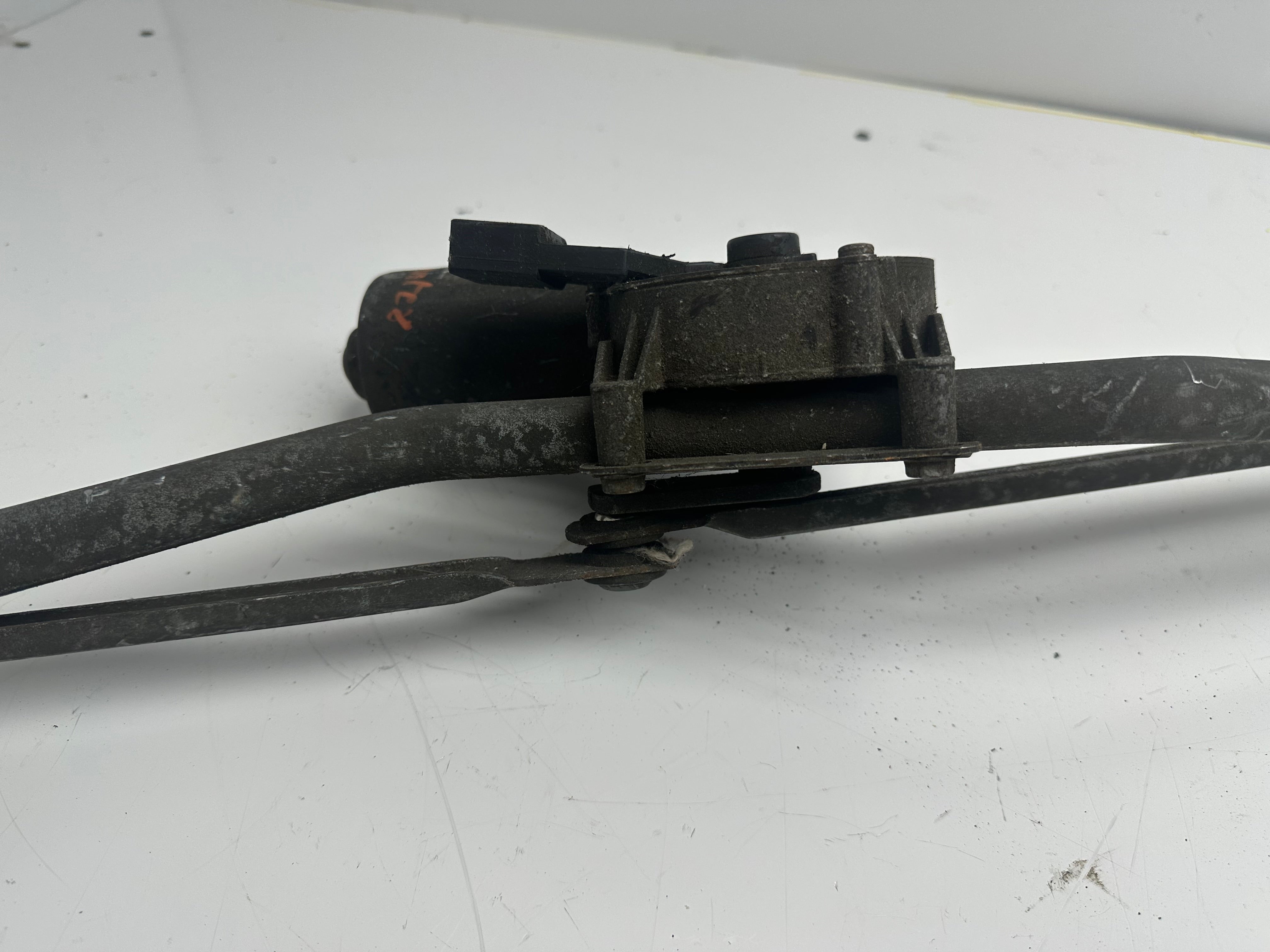 Mercedes Sprinter Front Wiper Motor & Linkage (405.147 12V)